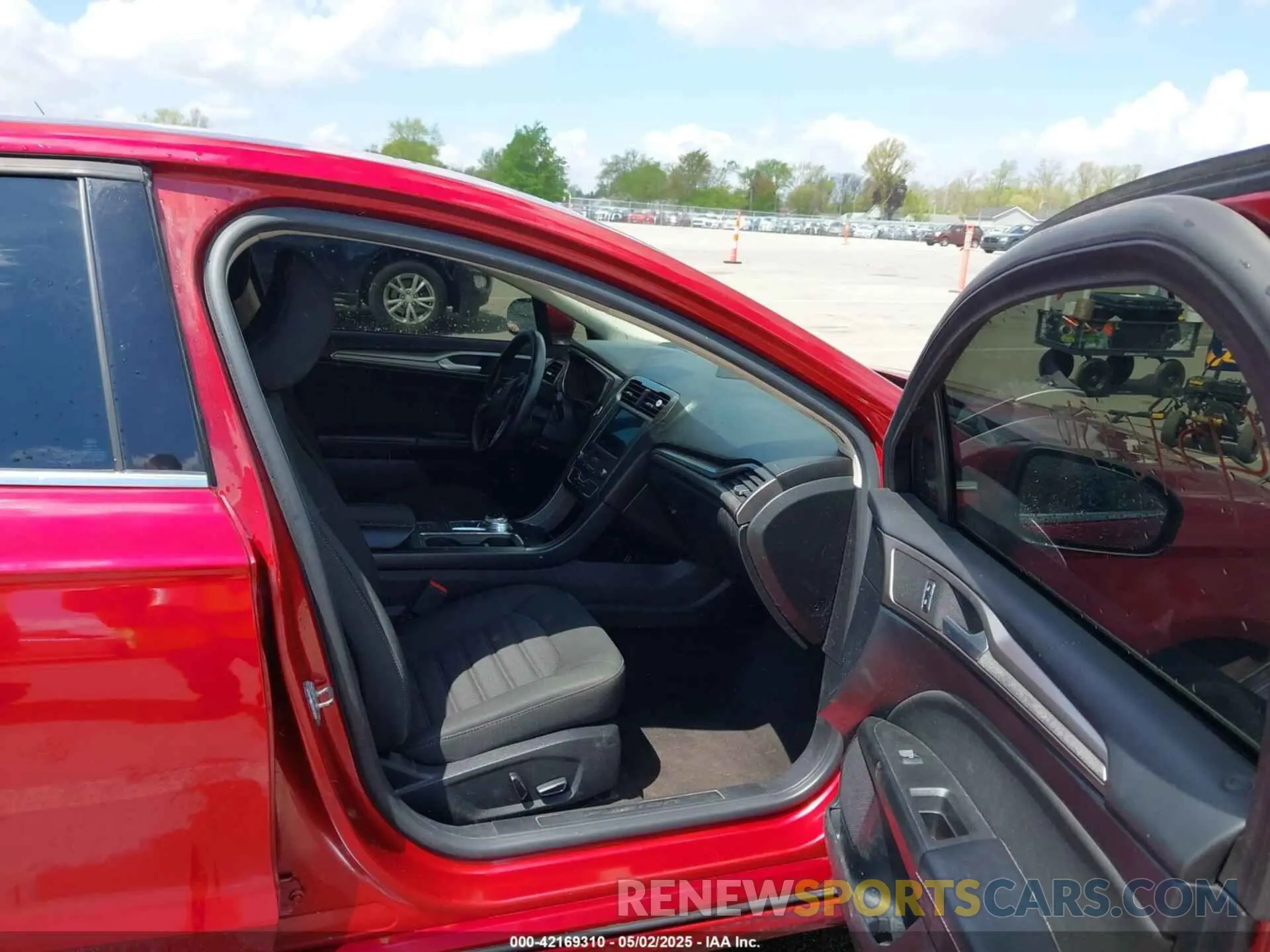 5 Photograph of a damaged car 3FA6P0LUXKR222137 FORD FUSION HYBRID 2019
