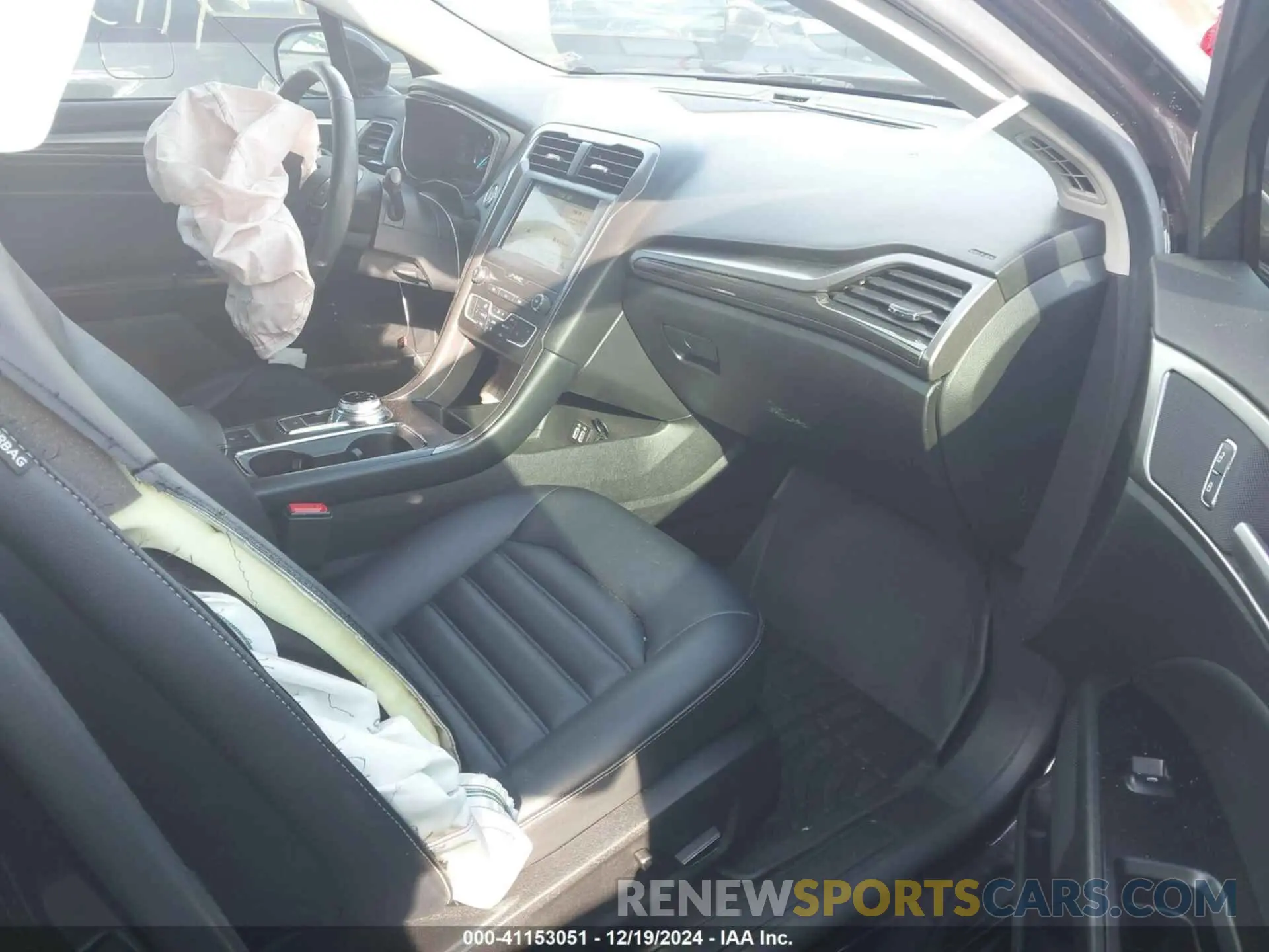 5 Photograph of a damaged car 3FA6P0MU0KR154297 FORD FUSION HYBRID 2019