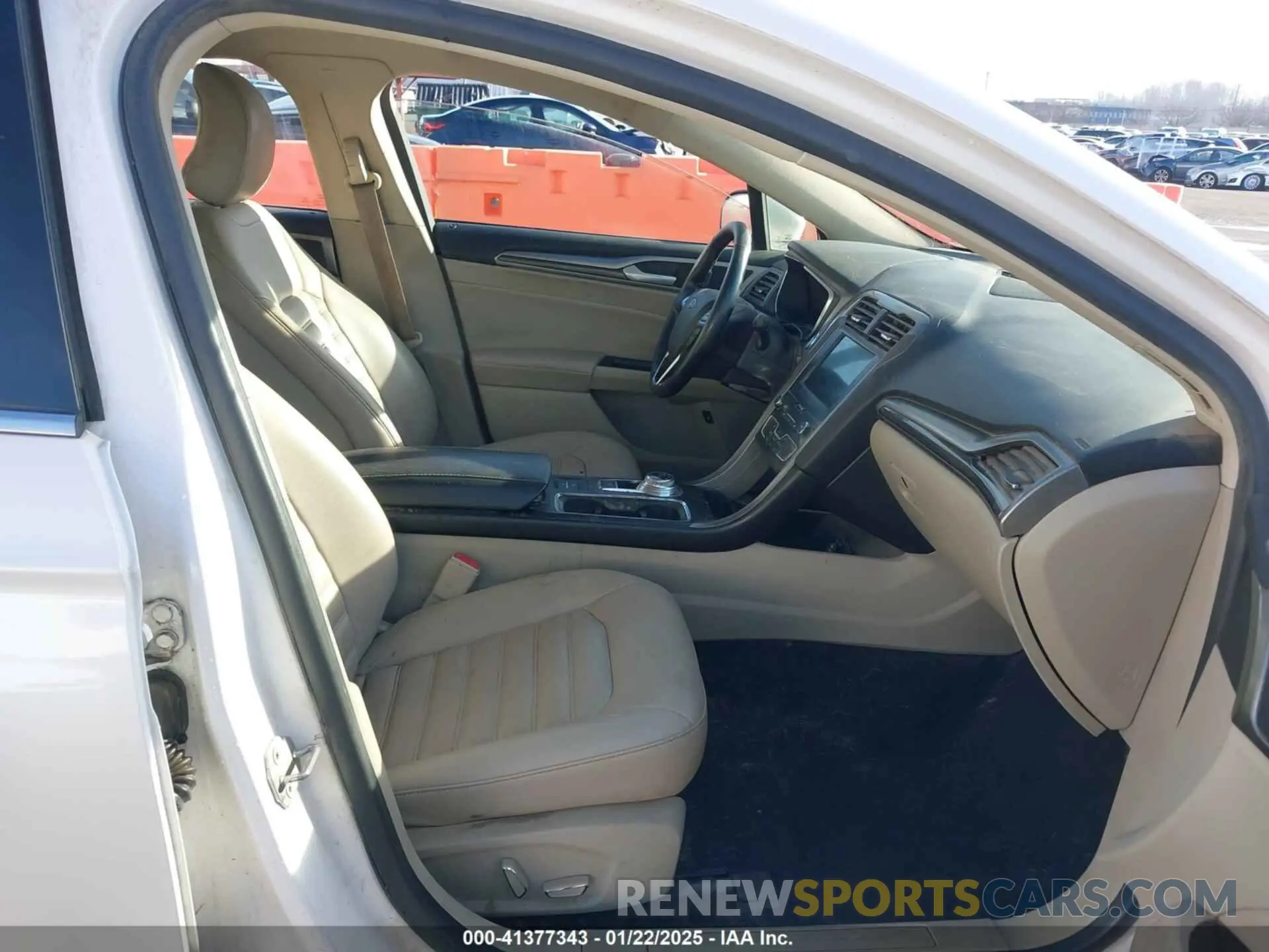 5 Photograph of a damaged car 3FA6P0MU1KR257325 FORD FUSION HYBRID 2019