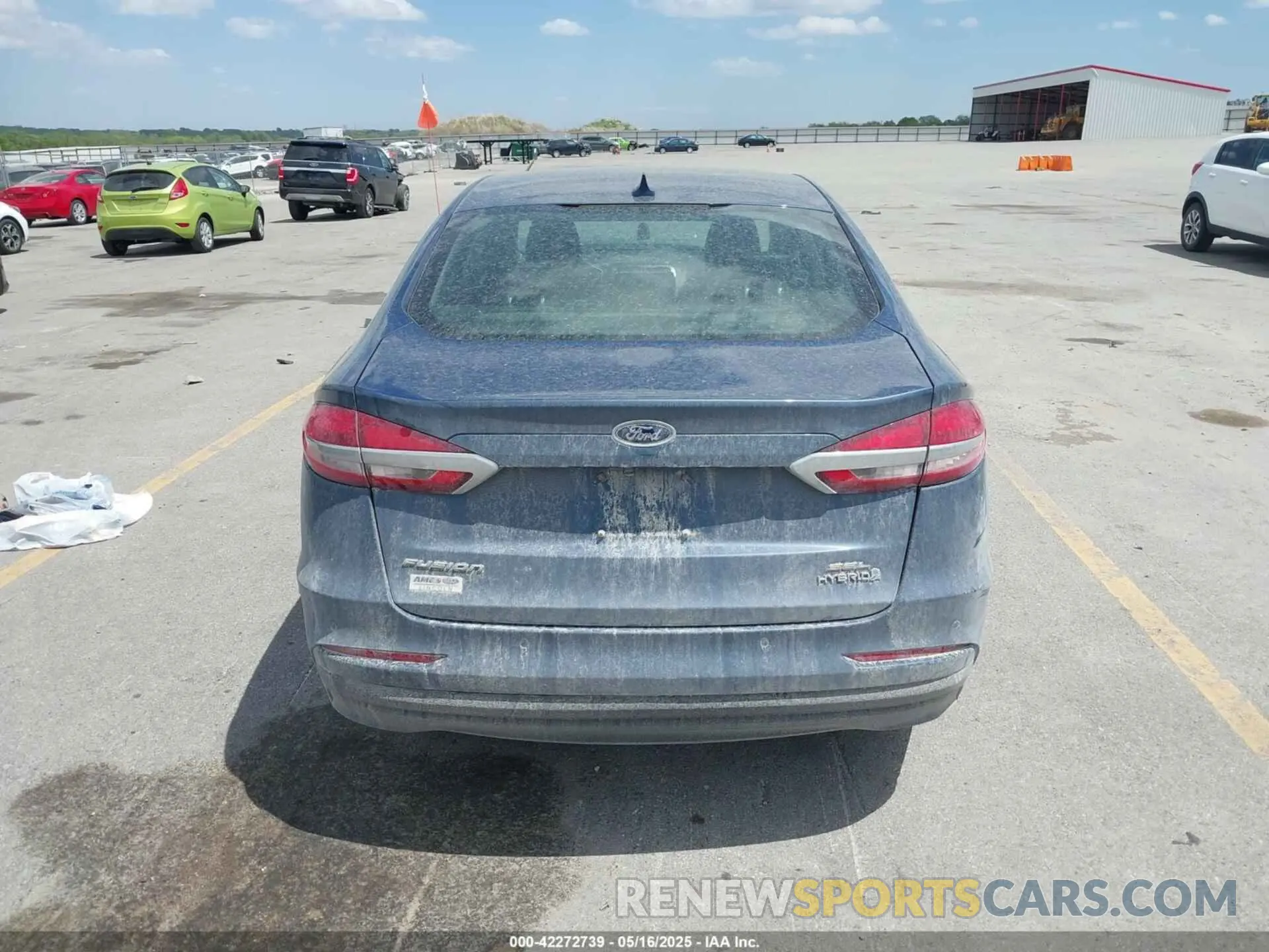 17 Photograph of a damaged car 3FA6P0MU2KR140367 FORD FUSION HYBRID 2019
