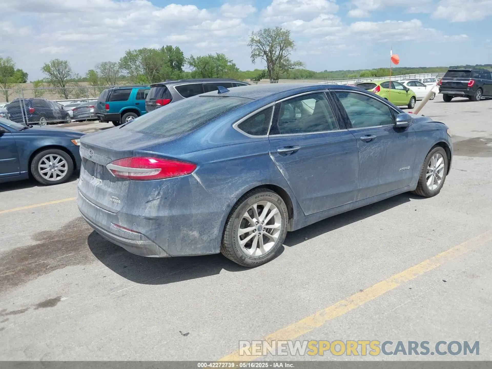 4 Photograph of a damaged car 3FA6P0MU2KR140367 FORD FUSION HYBRID 2019