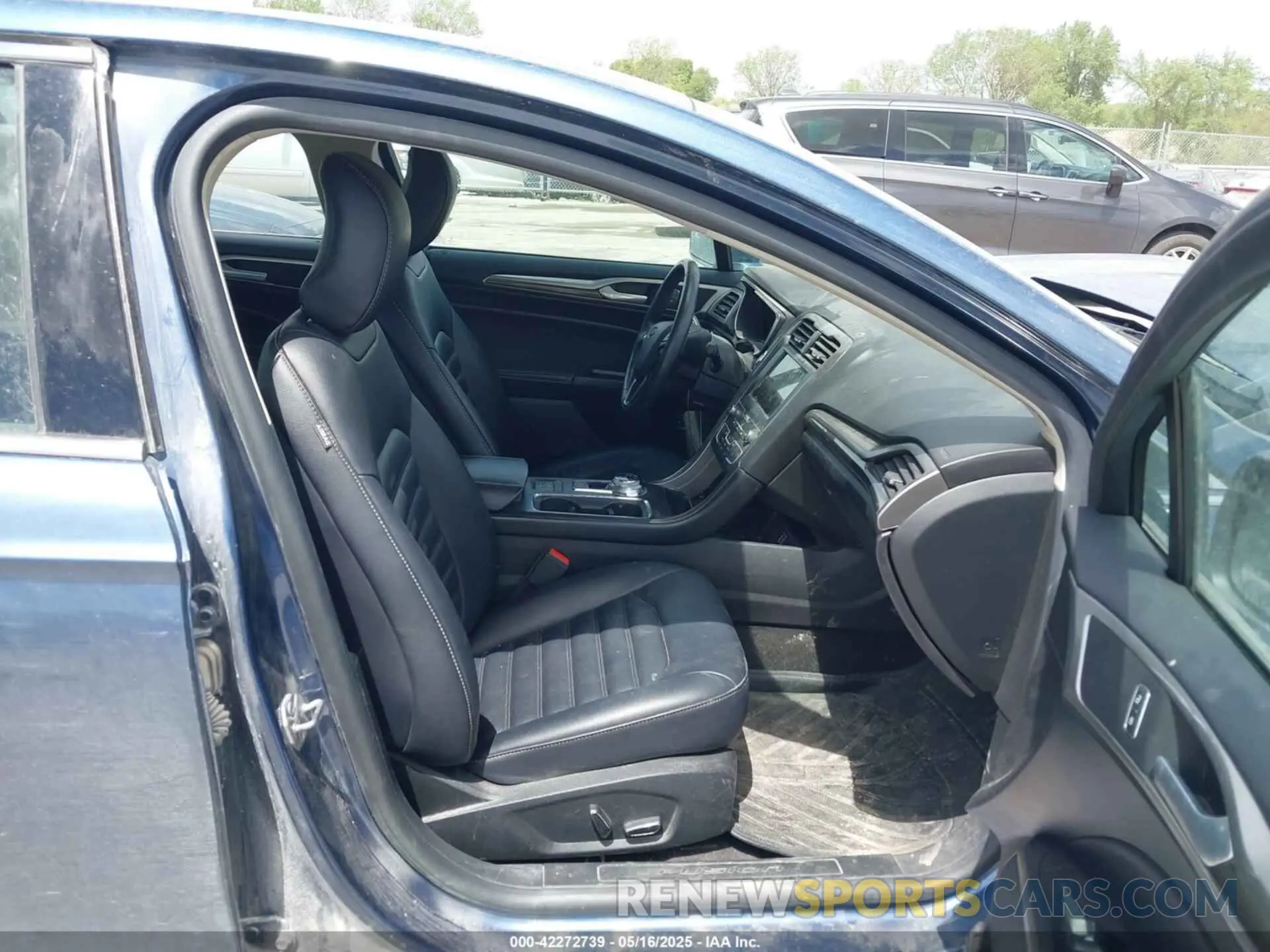5 Photograph of a damaged car 3FA6P0MU2KR140367 FORD FUSION HYBRID 2019
