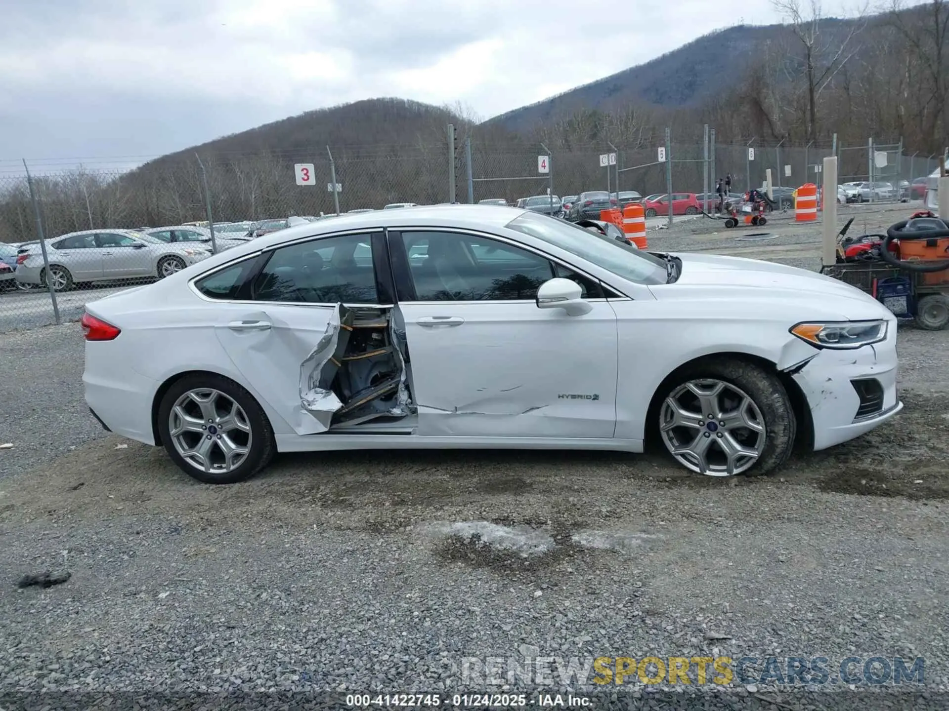 13 Photograph of a damaged car 3FA6P0MU3KR189612 FORD FUSION HYBRID 2019