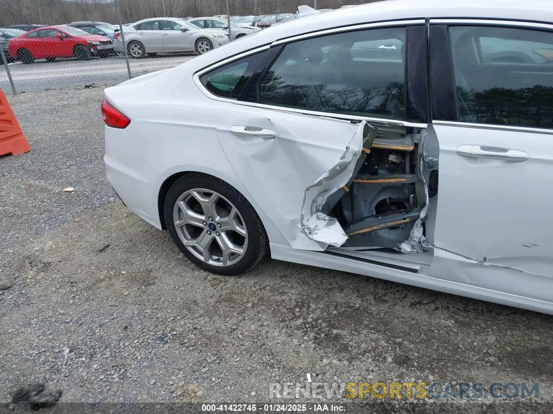 6 Photograph of a damaged car 3FA6P0MU3KR189612 FORD FUSION HYBRID 2019