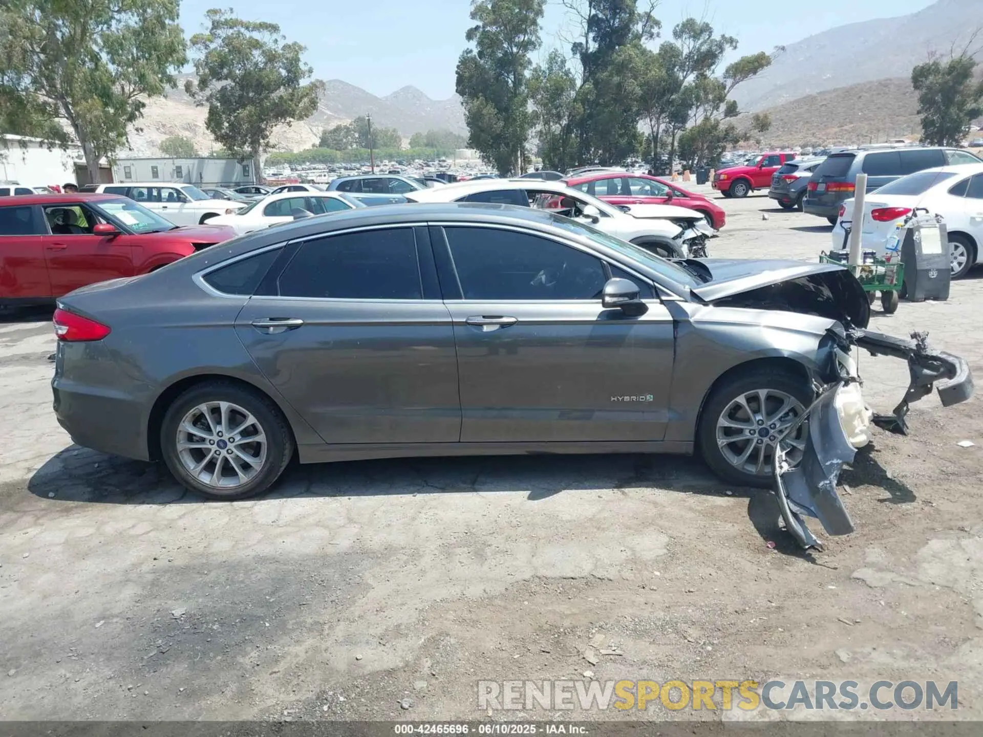 12 Photograph of a damaged car 3FA6P0MU4KR241524 FORD FUSION HYBRID 2019