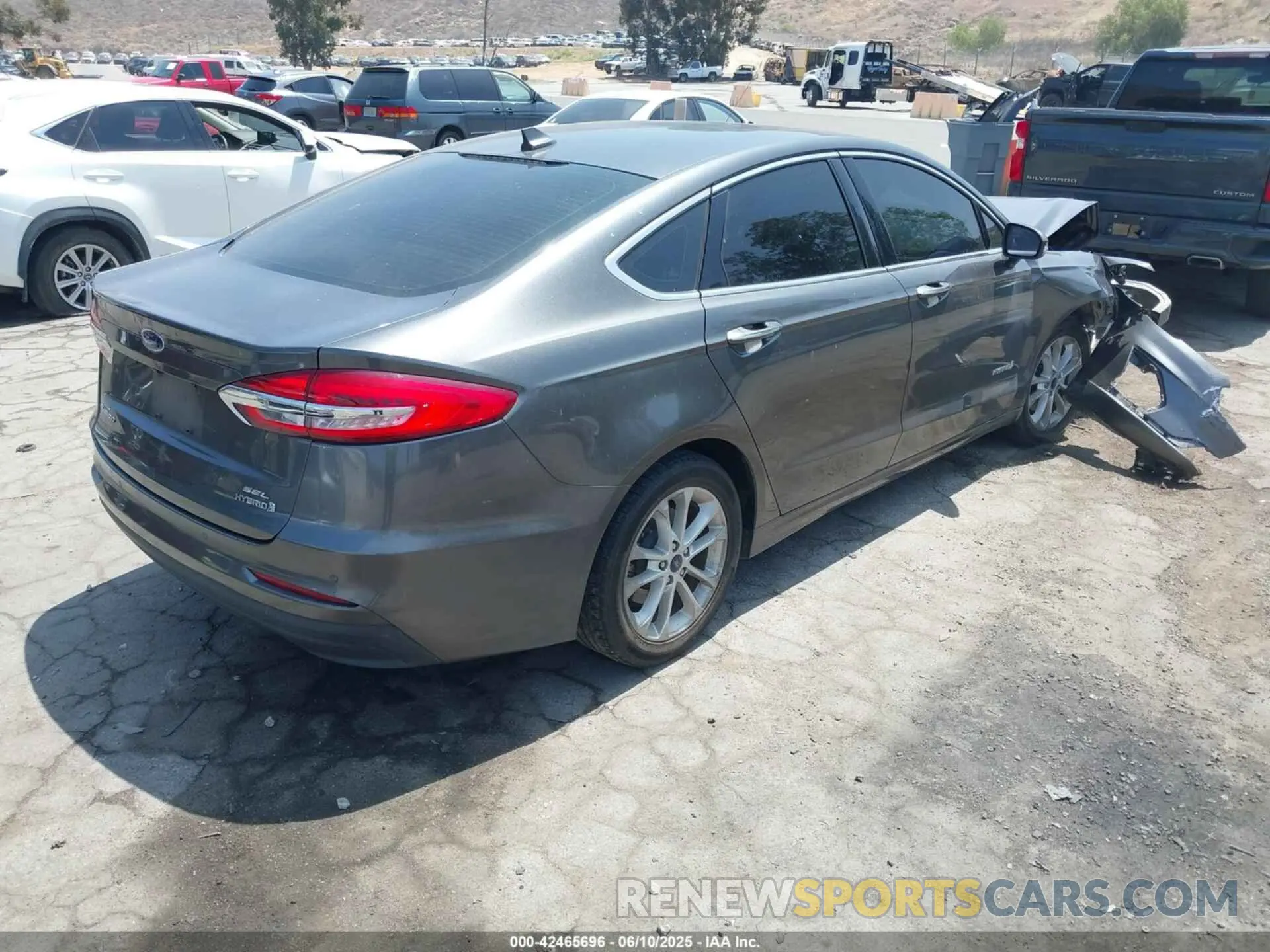 4 Photograph of a damaged car 3FA6P0MU4KR241524 FORD FUSION HYBRID 2019