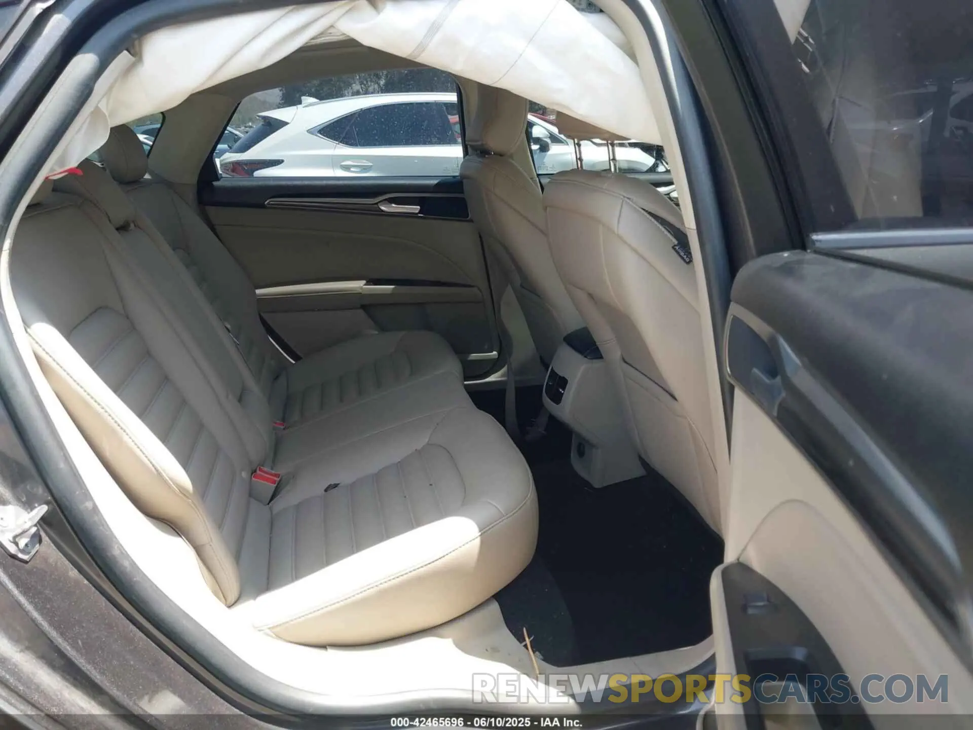 8 Photograph of a damaged car 3FA6P0MU4KR241524 FORD FUSION HYBRID 2019