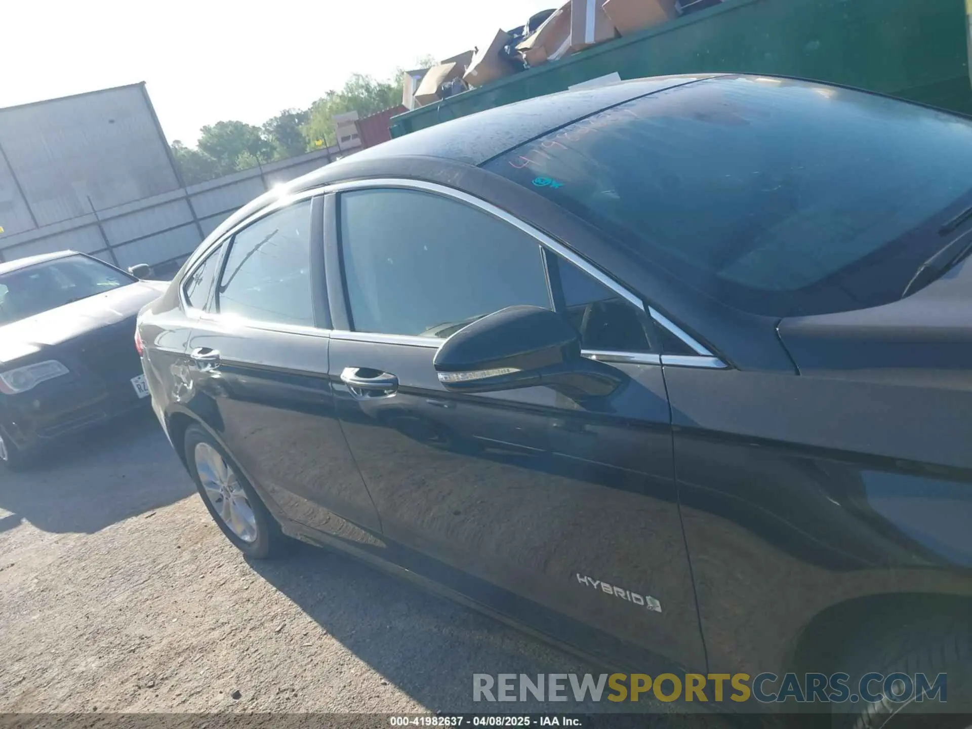 12 Photograph of a damaged car 3FA6P0MU5KR203851 FORD FUSION HYBRID 2019