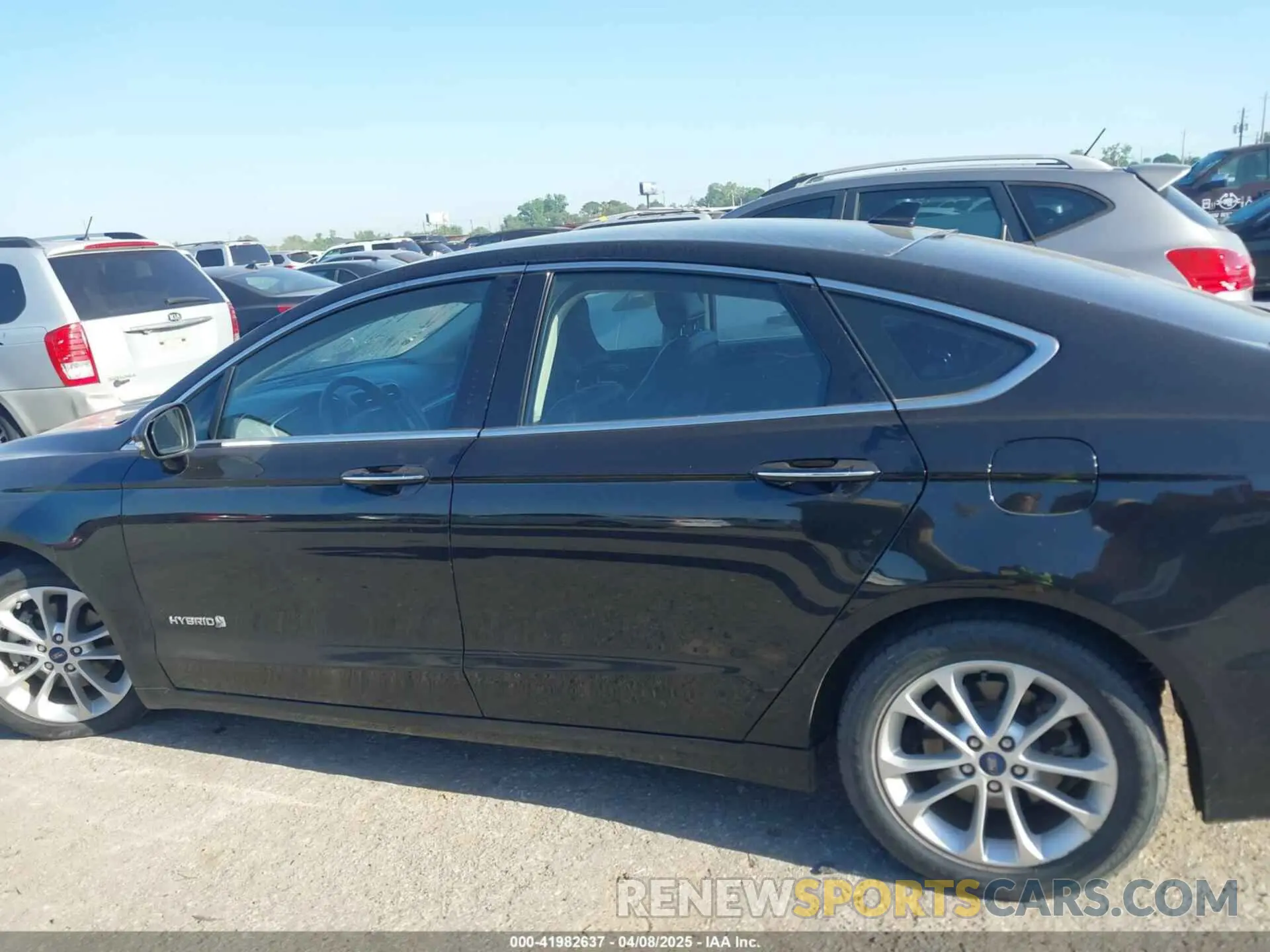 13 Photograph of a damaged car 3FA6P0MU5KR203851 FORD FUSION HYBRID 2019