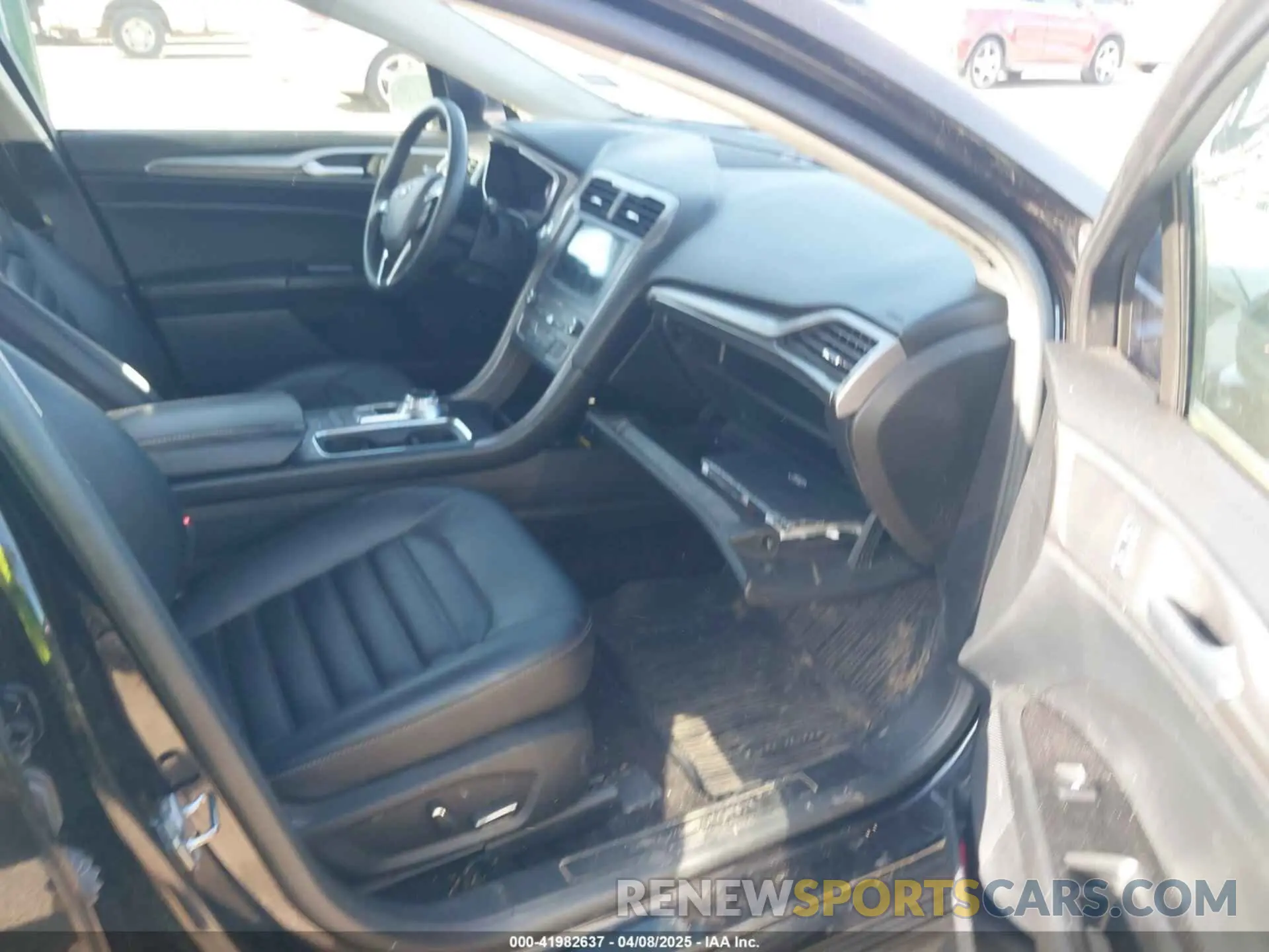 5 Photograph of a damaged car 3FA6P0MU5KR203851 FORD FUSION HYBRID 2019
