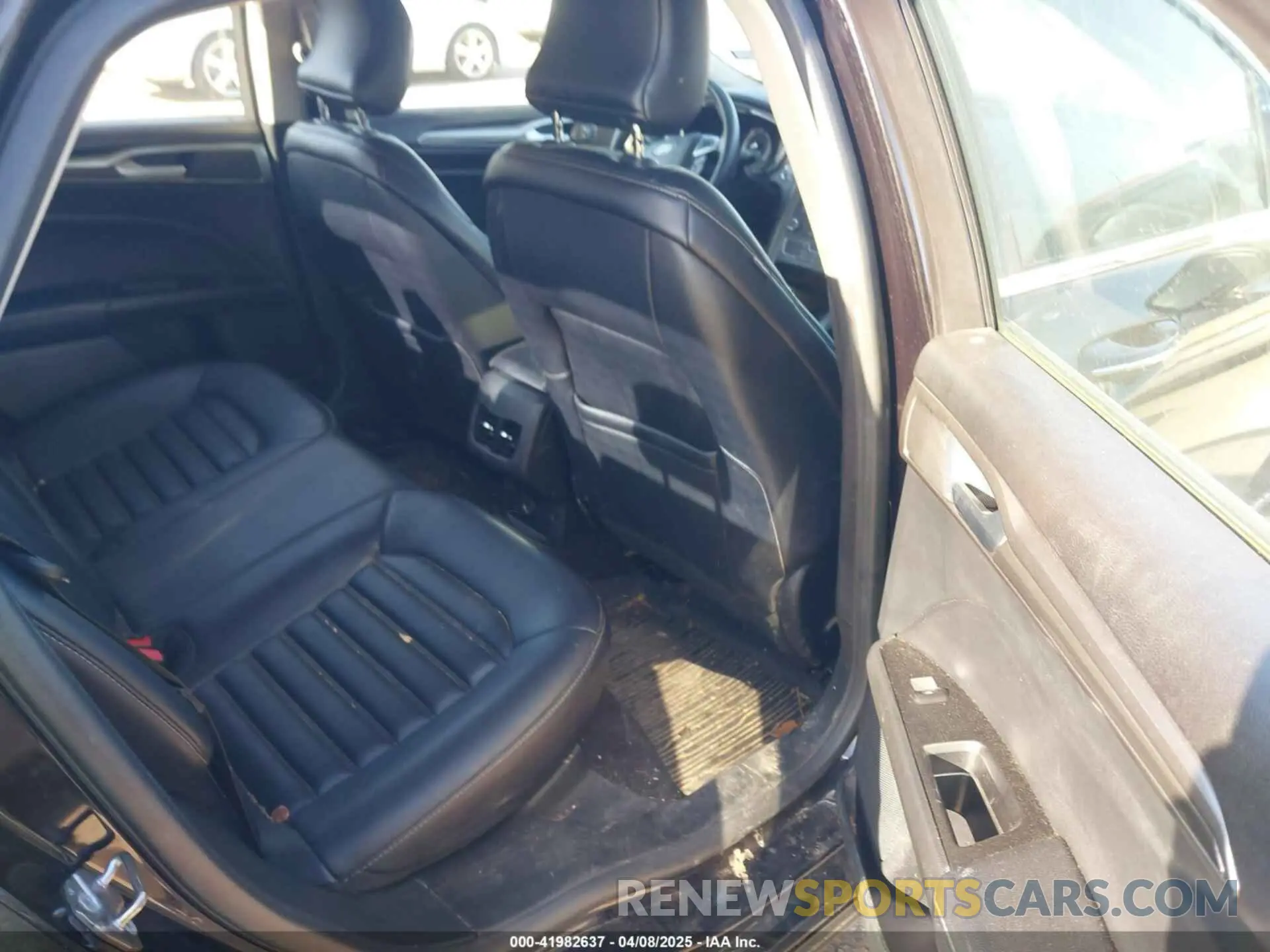 8 Photograph of a damaged car 3FA6P0MU5KR203851 FORD FUSION HYBRID 2019