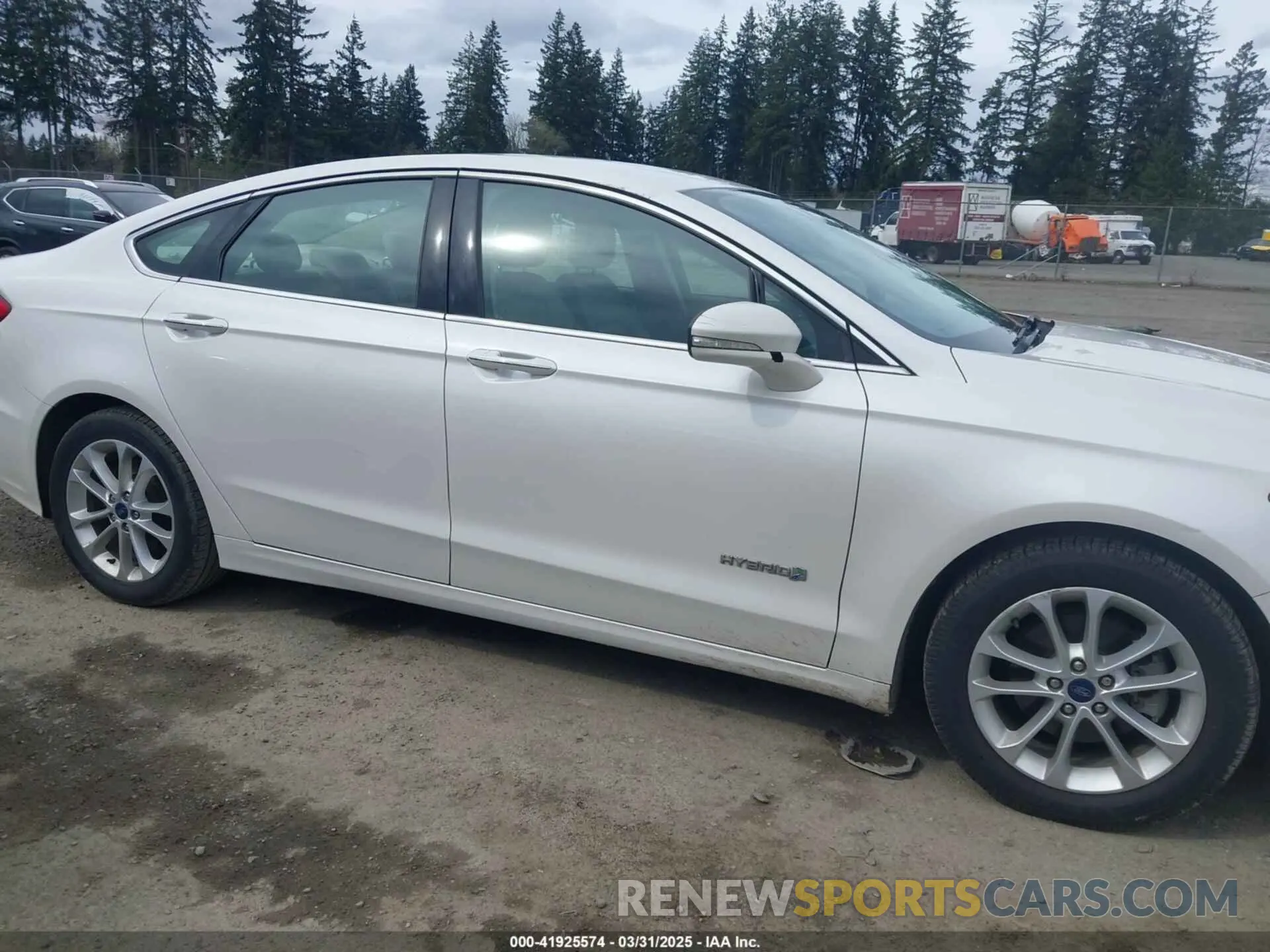 6 Photograph of a damaged car 3FA6P0MU5KR220133 FORD FUSION HYBRID 2019
