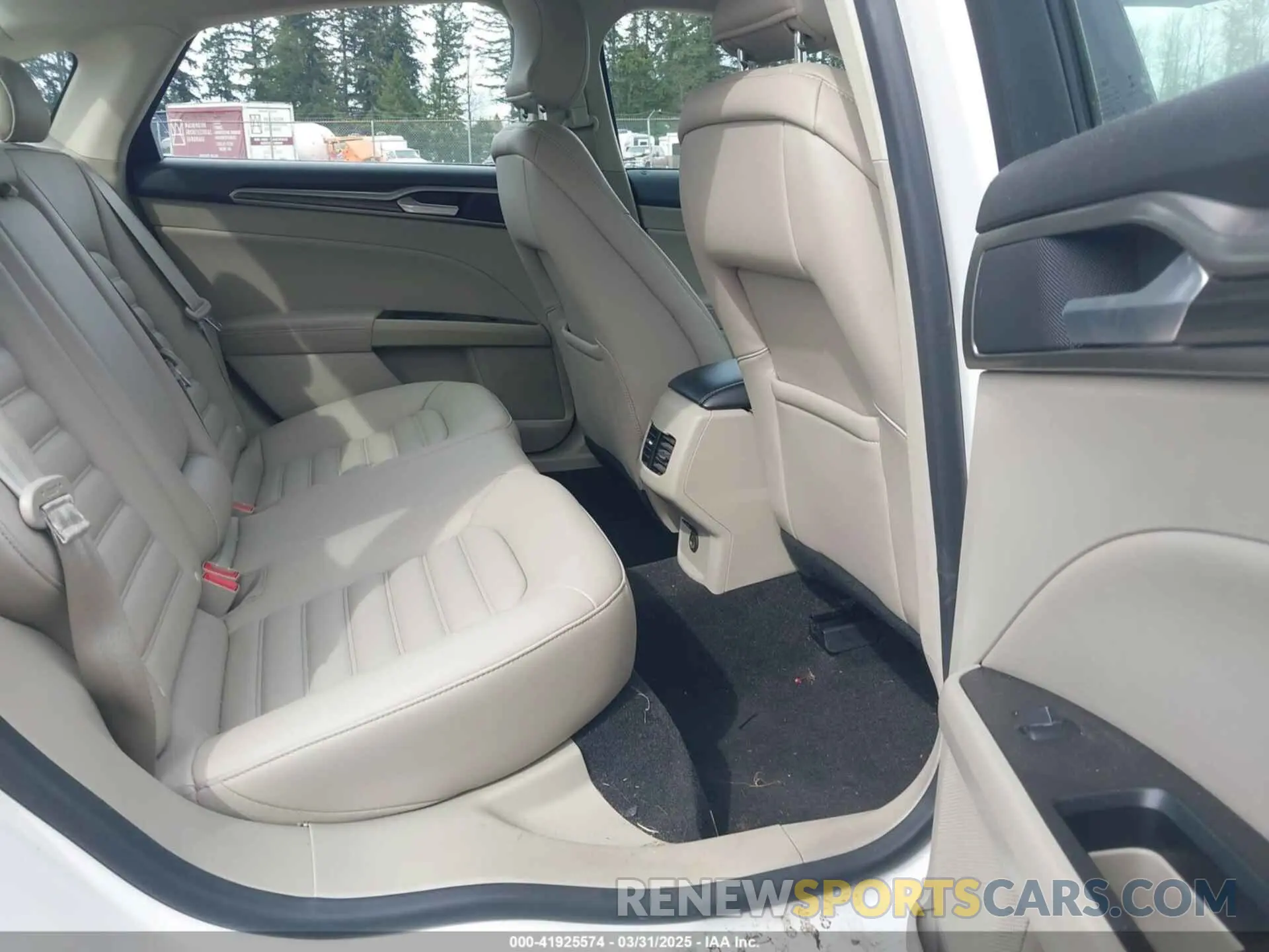 8 Photograph of a damaged car 3FA6P0MU5KR220133 FORD FUSION HYBRID 2019