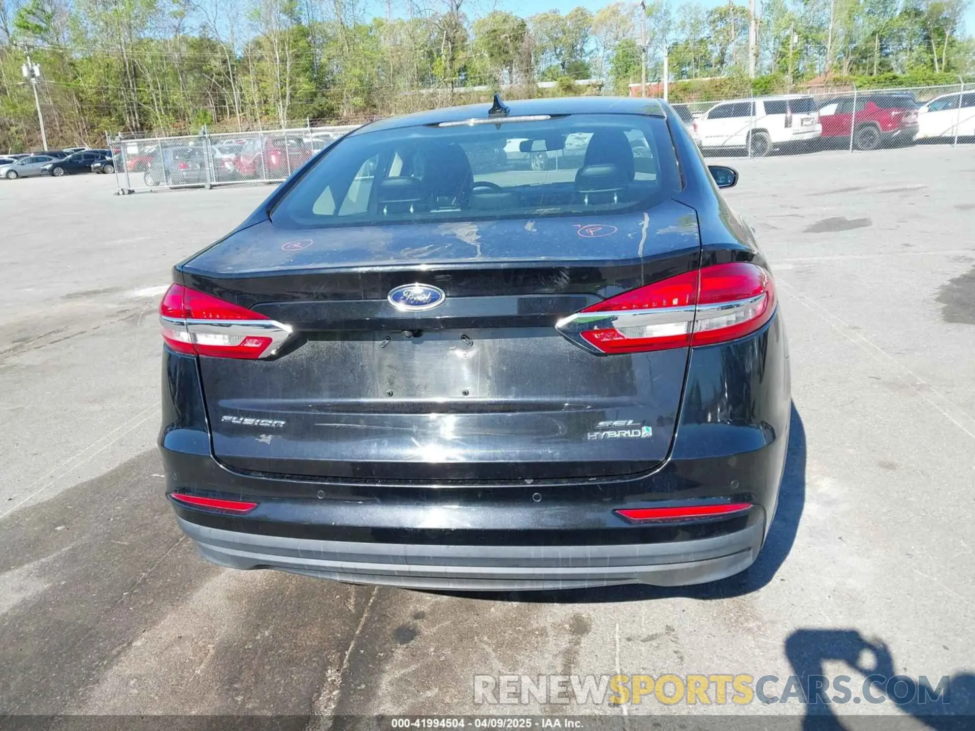 16 Photograph of a damaged car 3FA6P0MU6KR252797 FORD FUSION HYBRID 2019