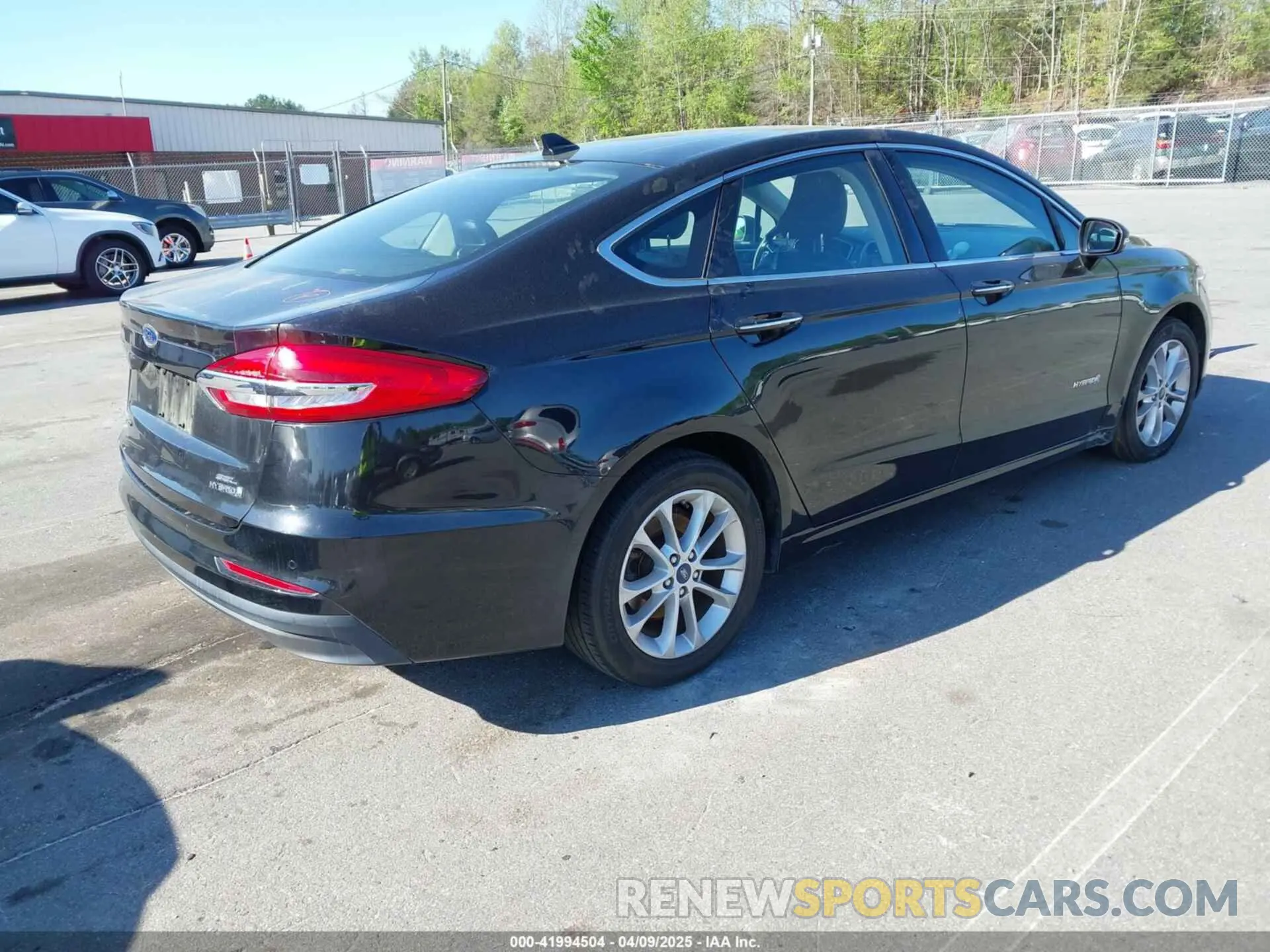 4 Photograph of a damaged car 3FA6P0MU6KR252797 FORD FUSION HYBRID 2019