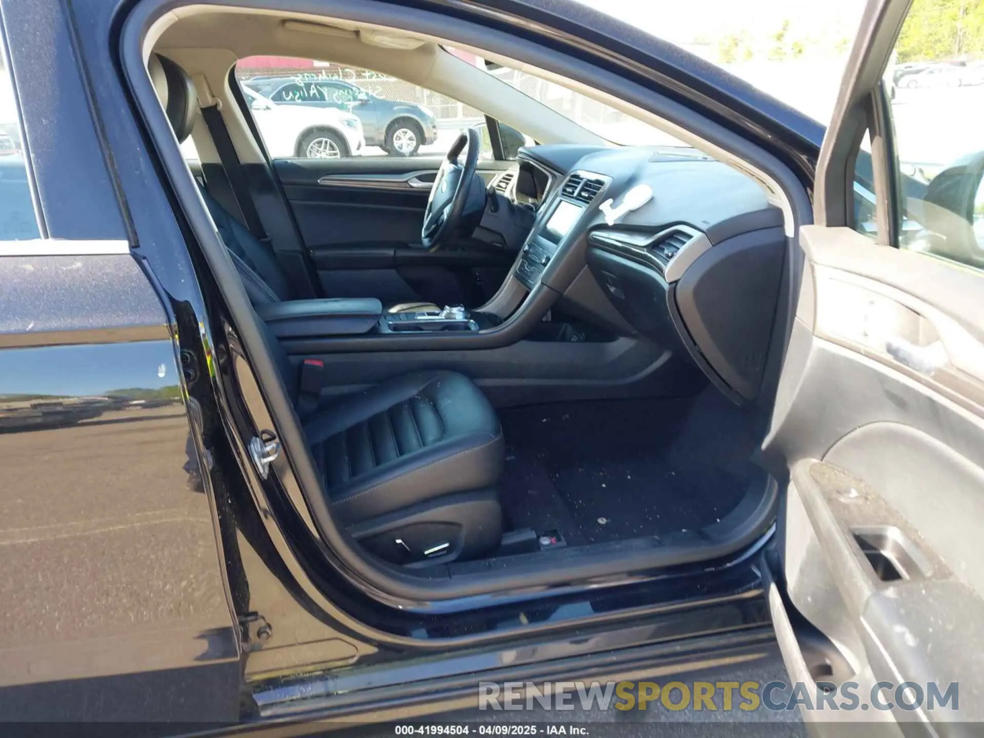 5 Photograph of a damaged car 3FA6P0MU6KR252797 FORD FUSION HYBRID 2019
