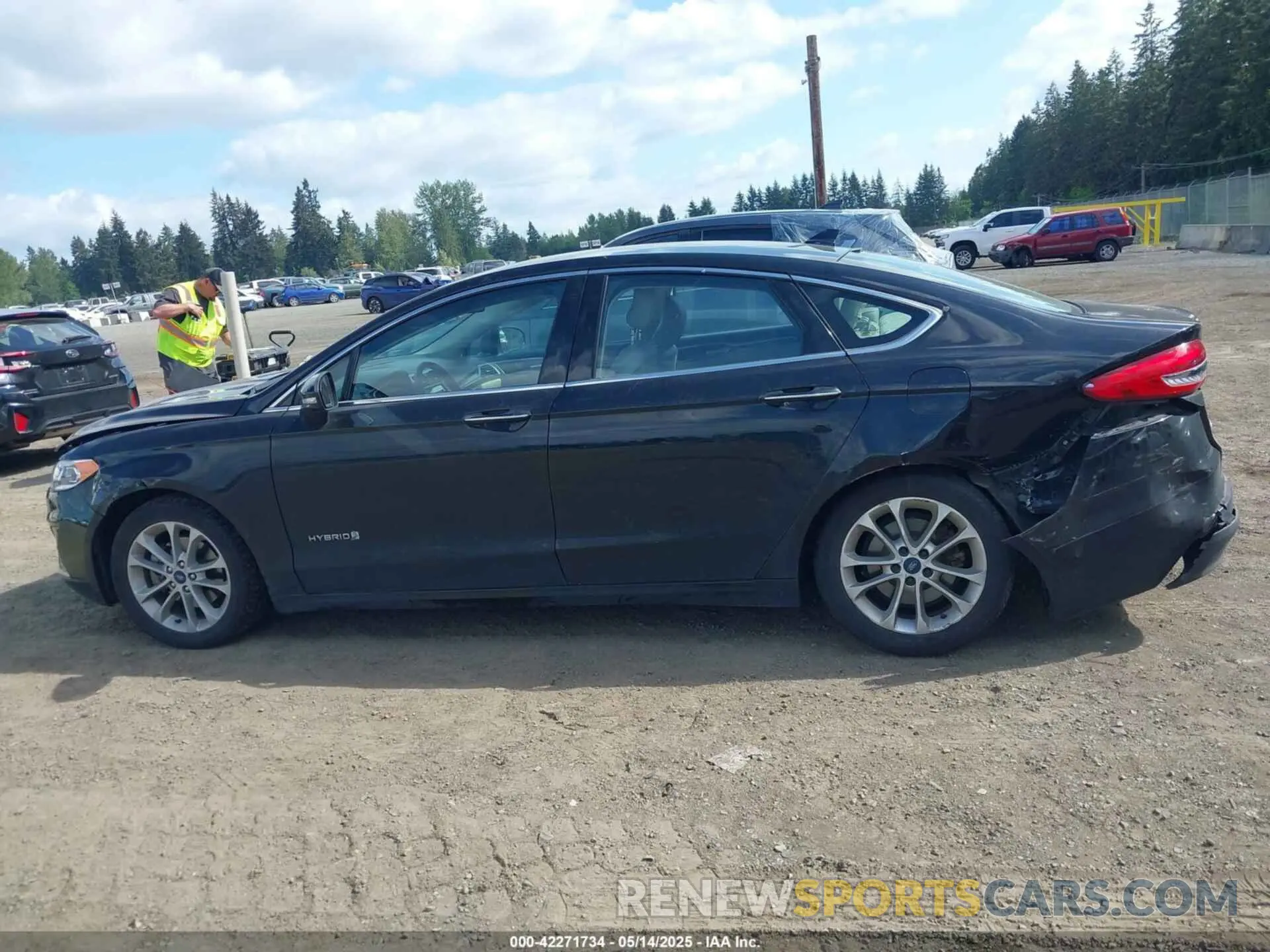 14 Photograph of a damaged car 3FA6P0MU7KR220148 FORD FUSION HYBRID 2019