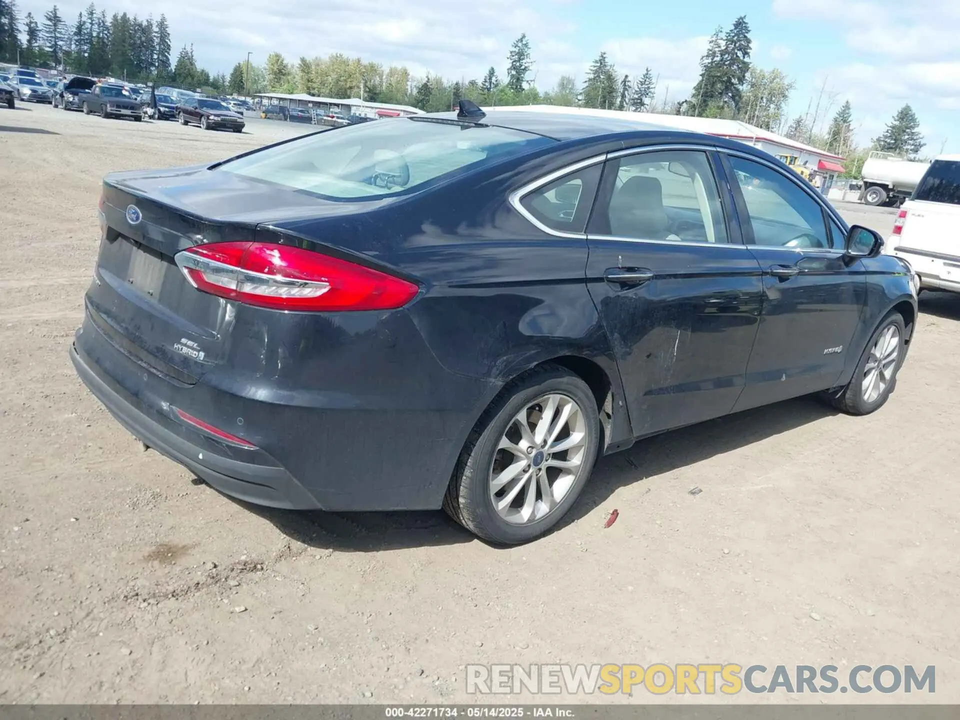 4 Photograph of a damaged car 3FA6P0MU7KR220148 FORD FUSION HYBRID 2019