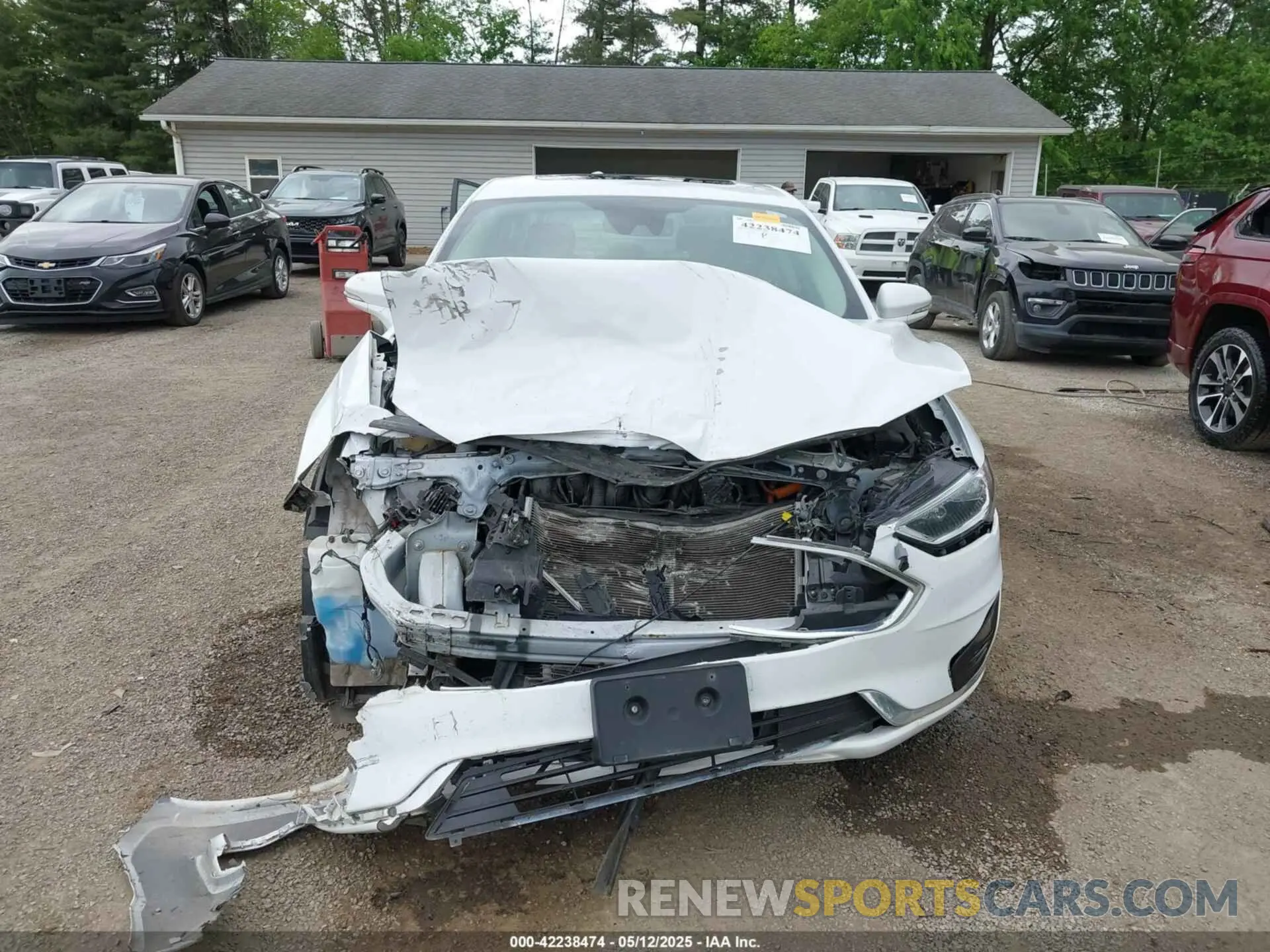 13 Photograph of a damaged car 3FA6P0MU9KR189520 FORD FUSION HYBRID 2019