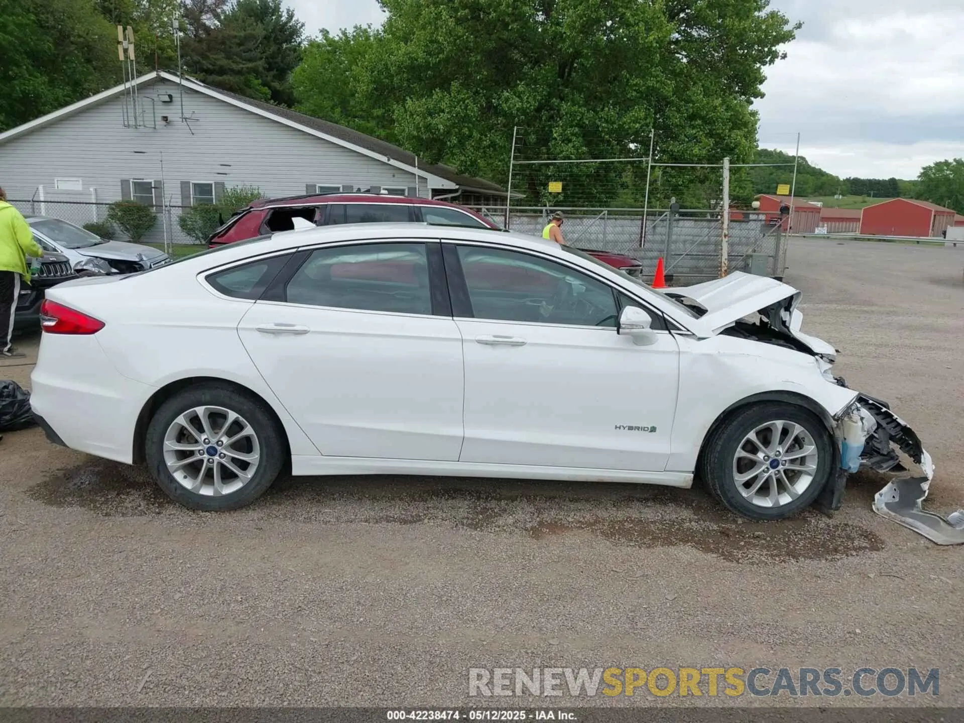 14 Photograph of a damaged car 3FA6P0MU9KR189520 FORD FUSION HYBRID 2019