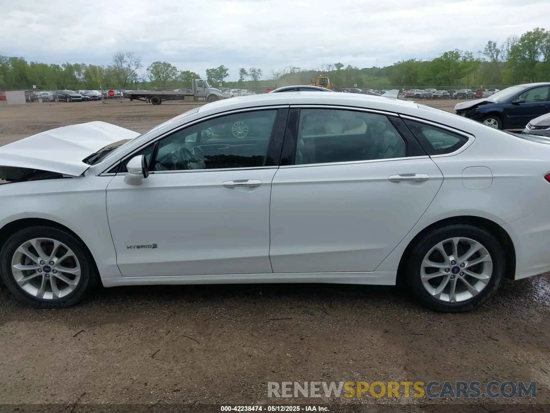 15 Photograph of a damaged car 3FA6P0MU9KR189520 FORD FUSION HYBRID 2019