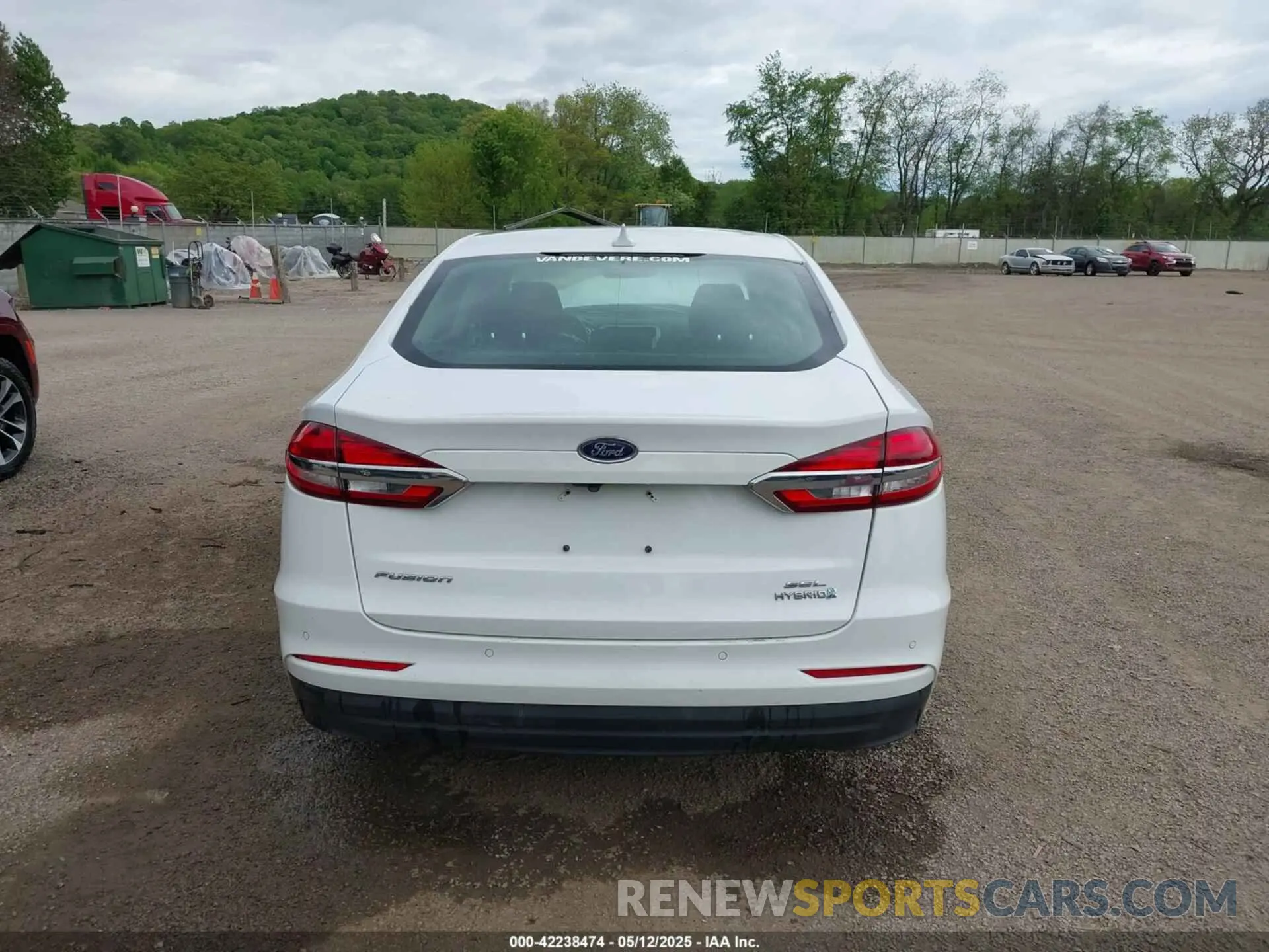 17 Photograph of a damaged car 3FA6P0MU9KR189520 FORD FUSION HYBRID 2019