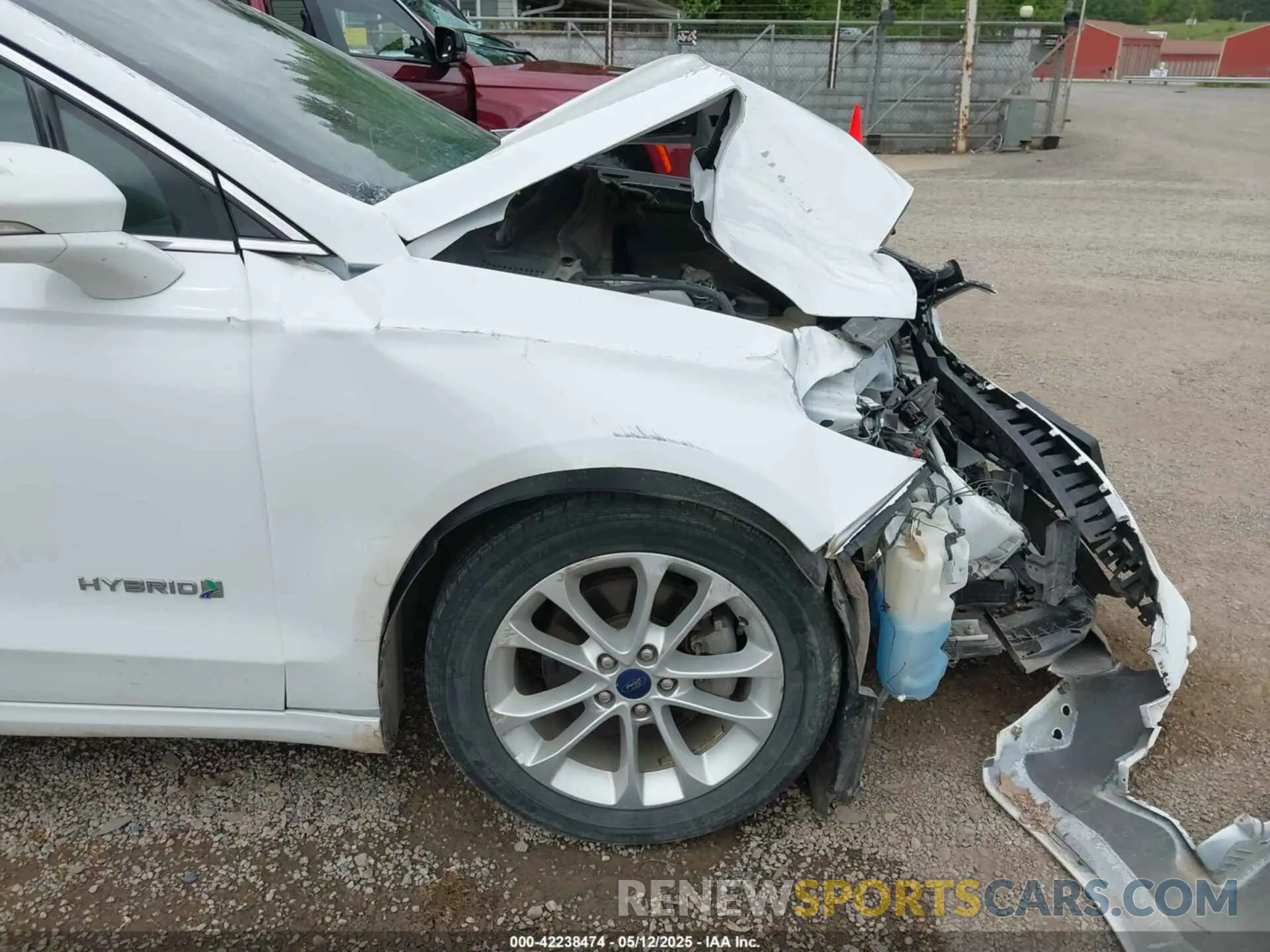 18 Photograph of a damaged car 3FA6P0MU9KR189520 FORD FUSION HYBRID 2019