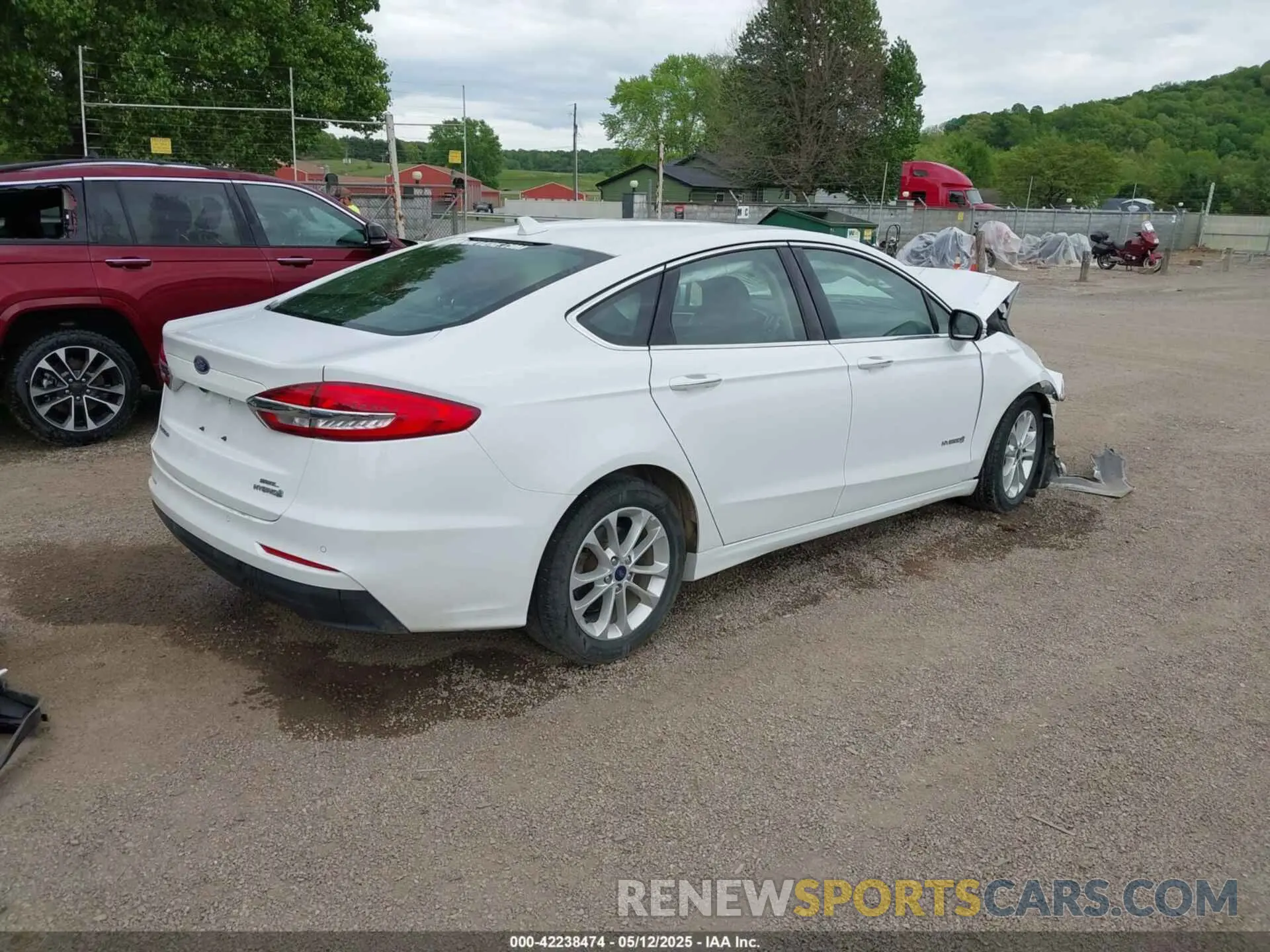 4 Photograph of a damaged car 3FA6P0MU9KR189520 FORD FUSION HYBRID 2019