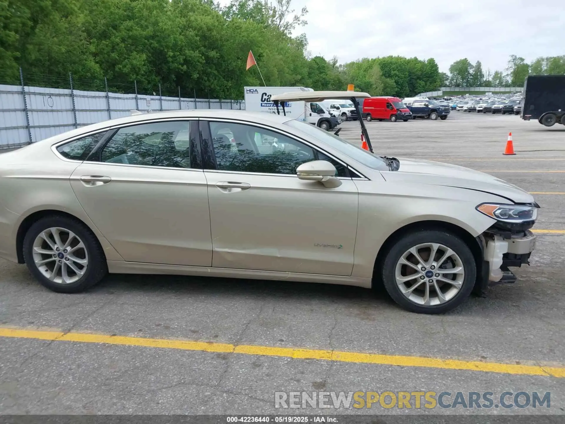 14 Photograph of a damaged car 3FA6P0MUXKR102904 FORD FUSION HYBRID 2019