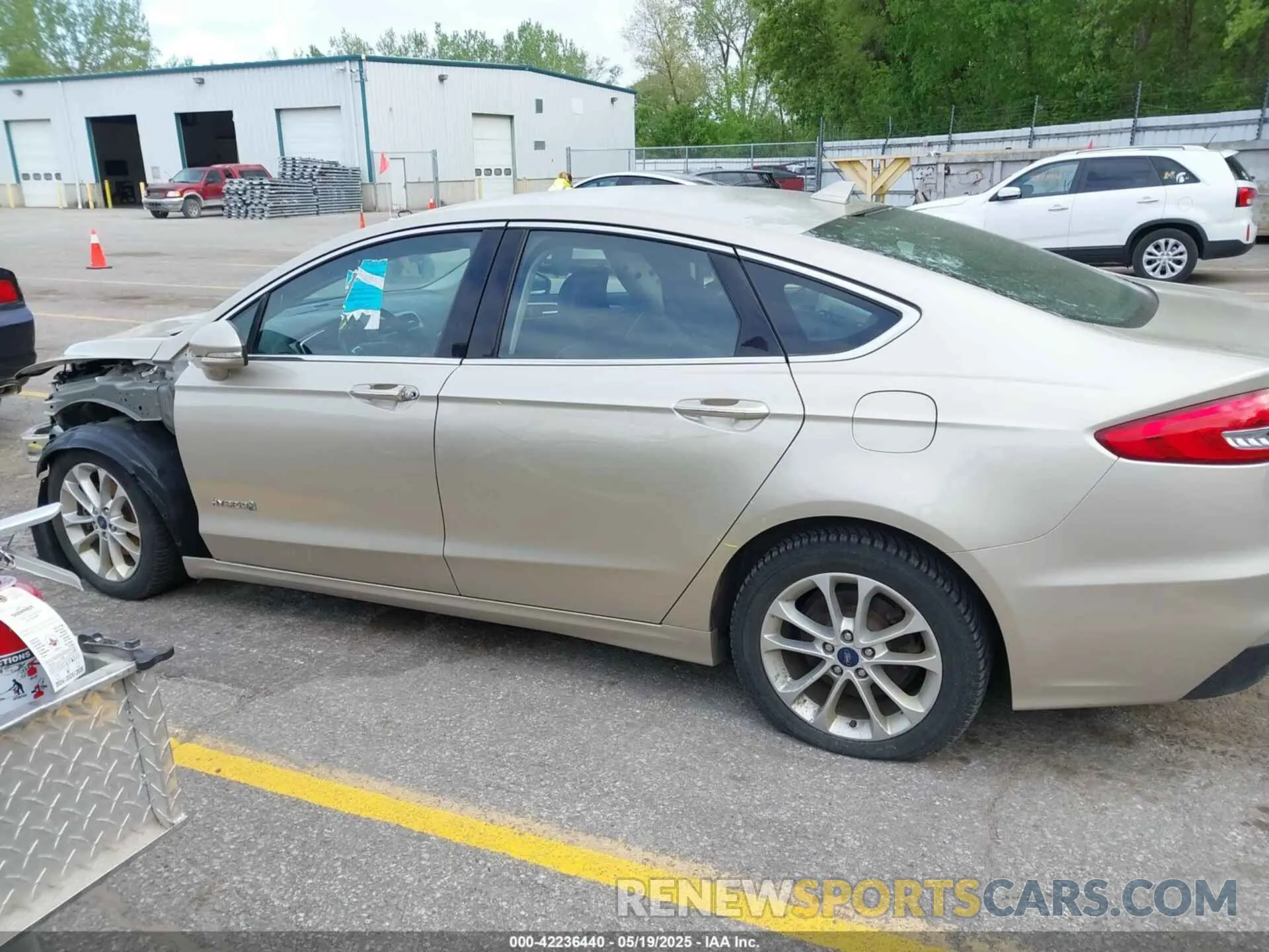 15 Photograph of a damaged car 3FA6P0MUXKR102904 FORD FUSION HYBRID 2019