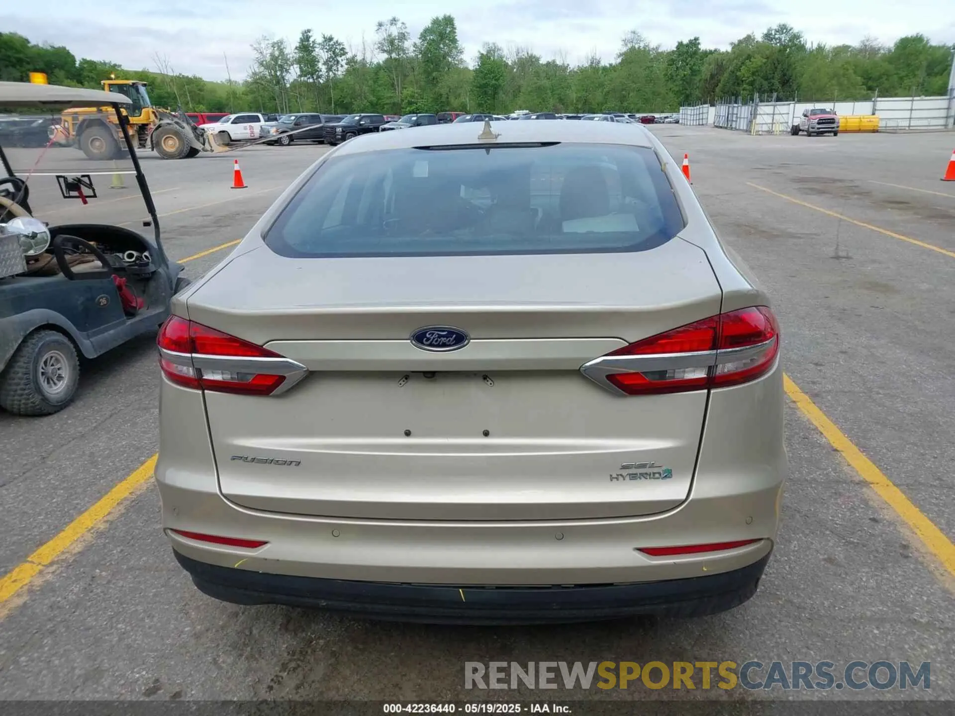 17 Photograph of a damaged car 3FA6P0MUXKR102904 FORD FUSION HYBRID 2019