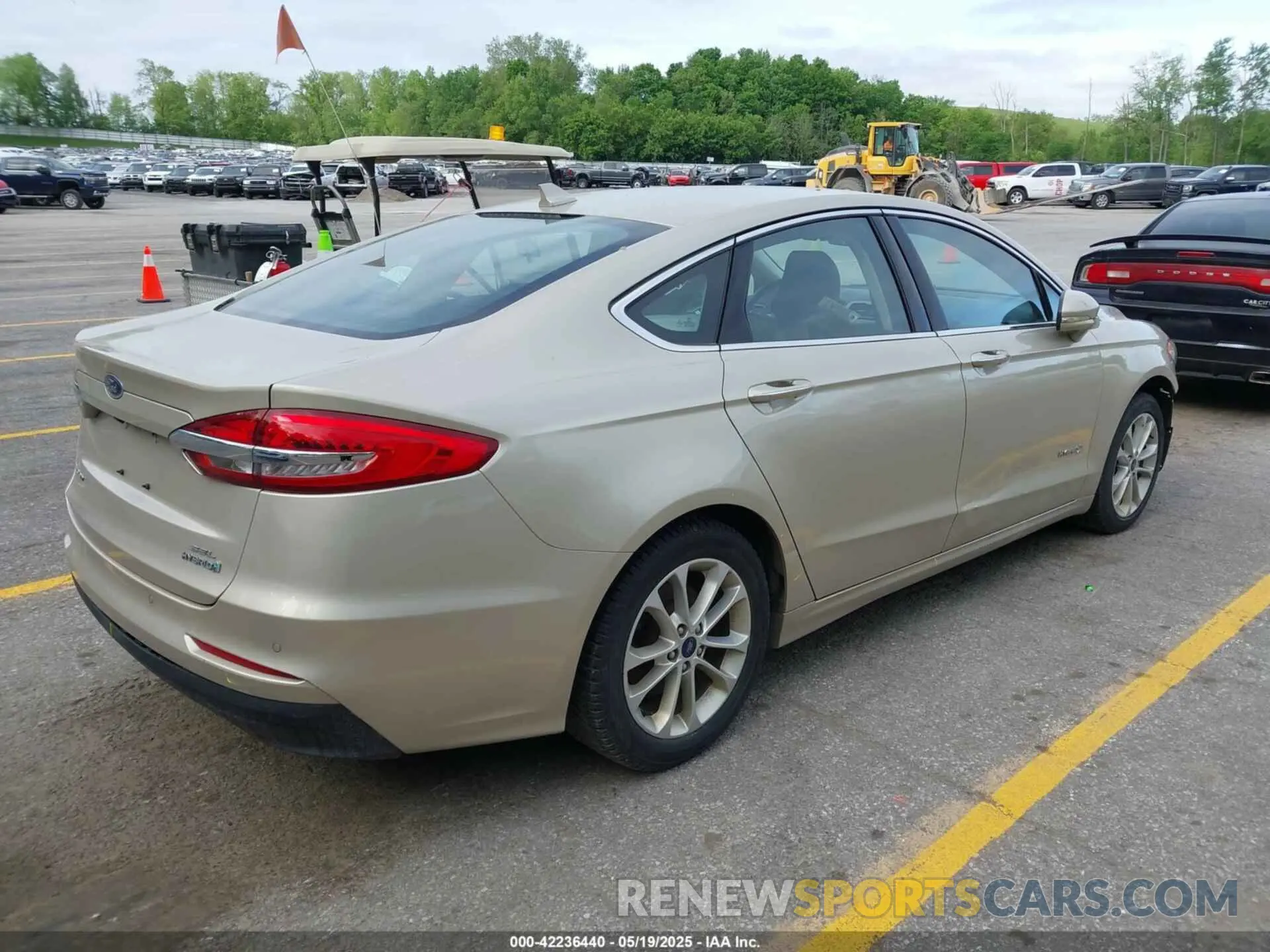 4 Photograph of a damaged car 3FA6P0MUXKR102904 FORD FUSION HYBRID 2019