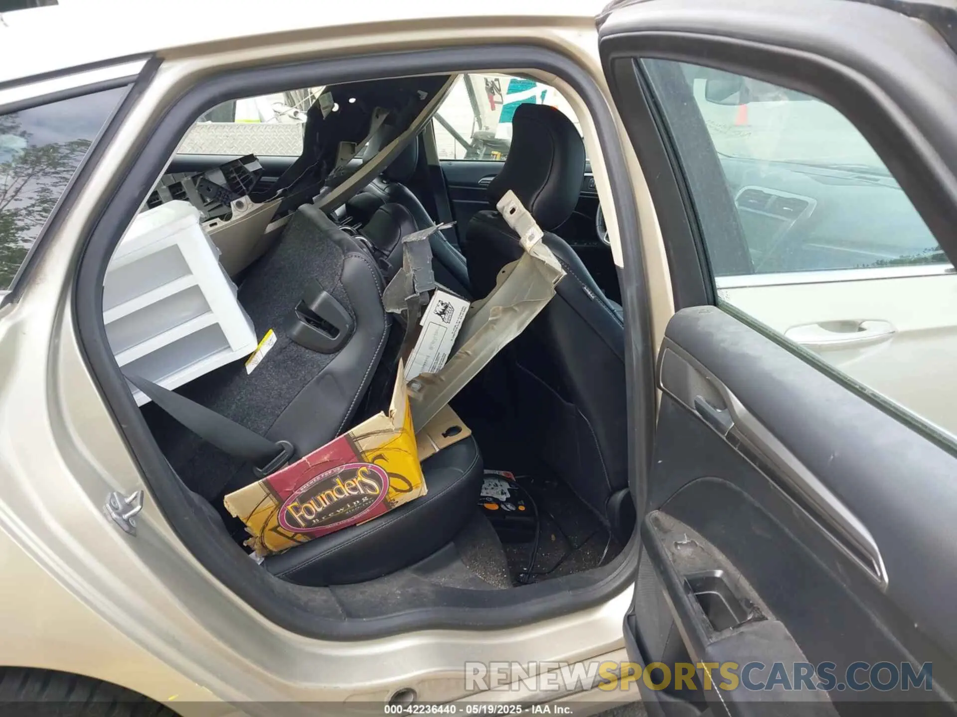 8 Photograph of a damaged car 3FA6P0MUXKR102904 FORD FUSION HYBRID 2019