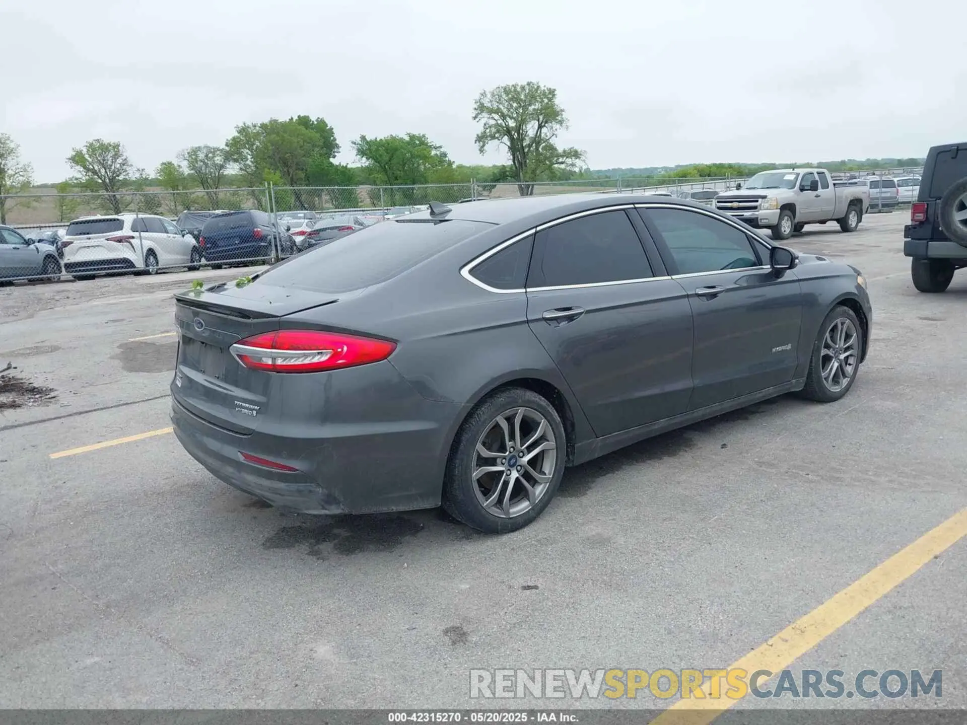 4 Photograph of a damaged car 3FA6P0RU0KR181931 FORD FUSION HYBRID 2019