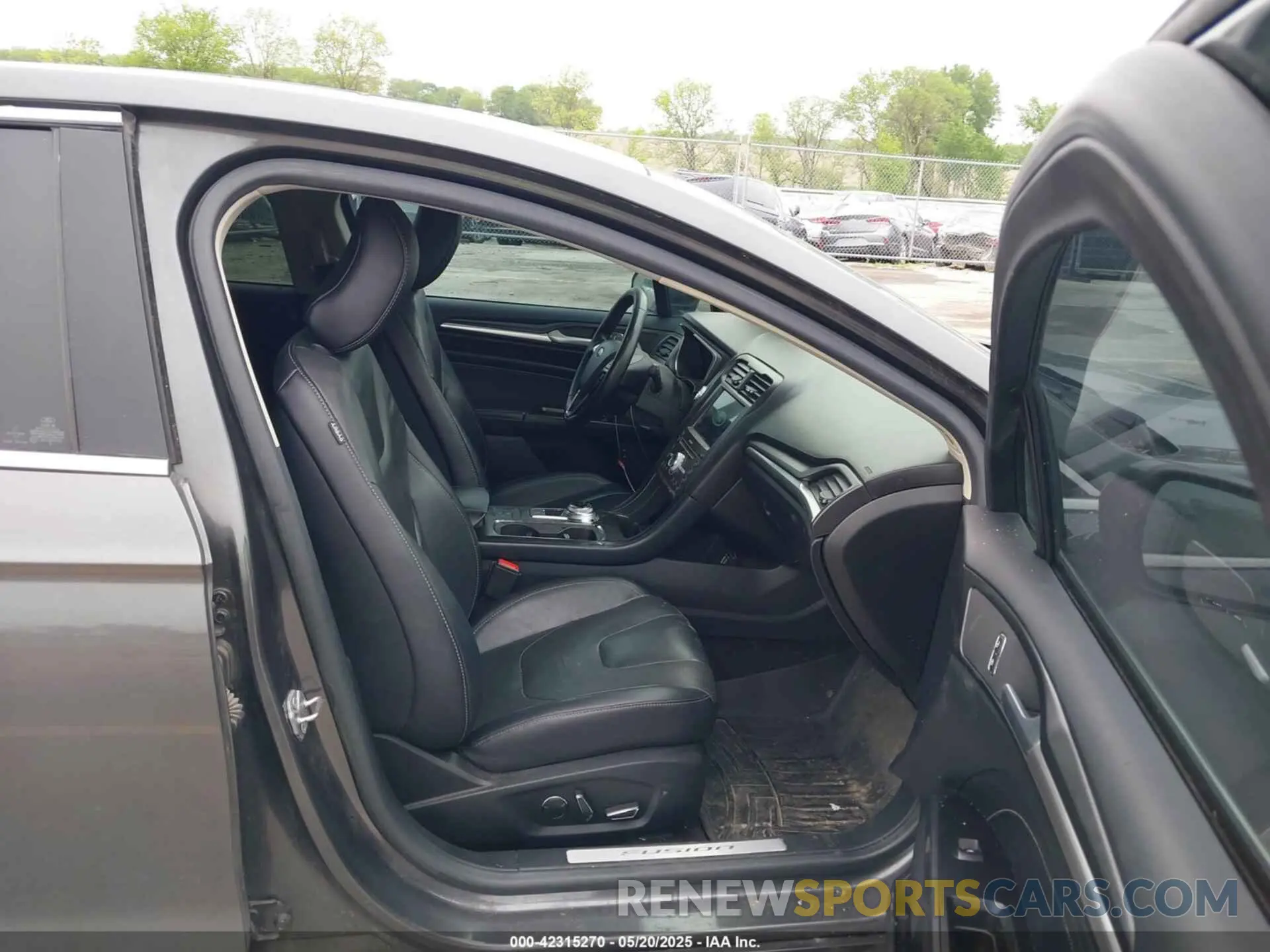 5 Photograph of a damaged car 3FA6P0RU0KR181931 FORD FUSION HYBRID 2019