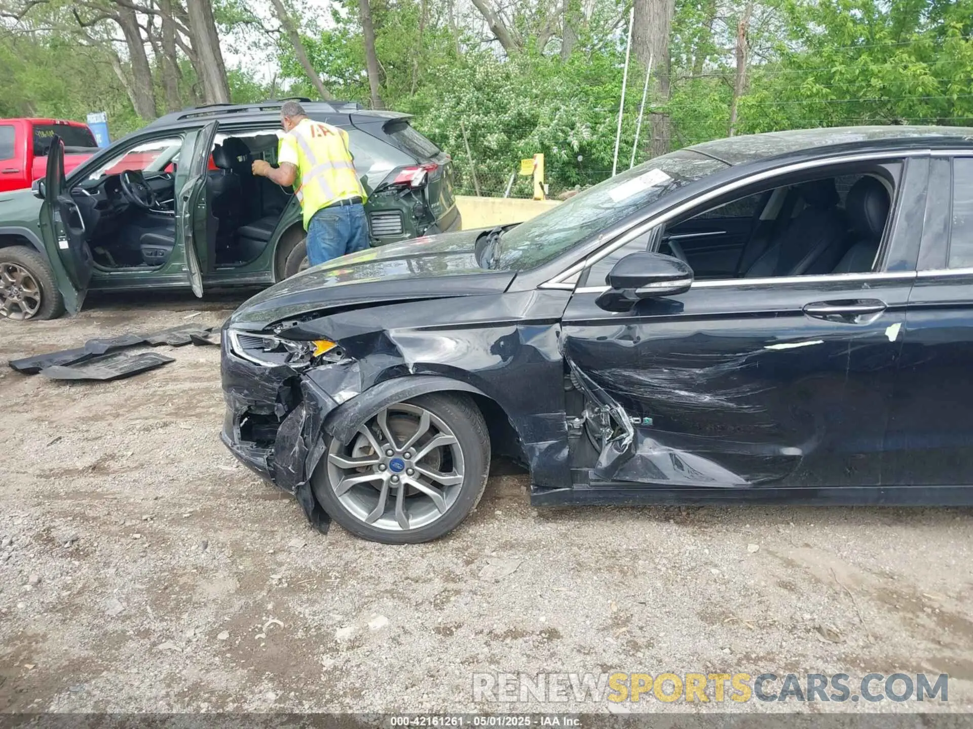 14 Photograph of a damaged car 3FA6P0RU0KR217200 FORD FUSION HYBRID 2019