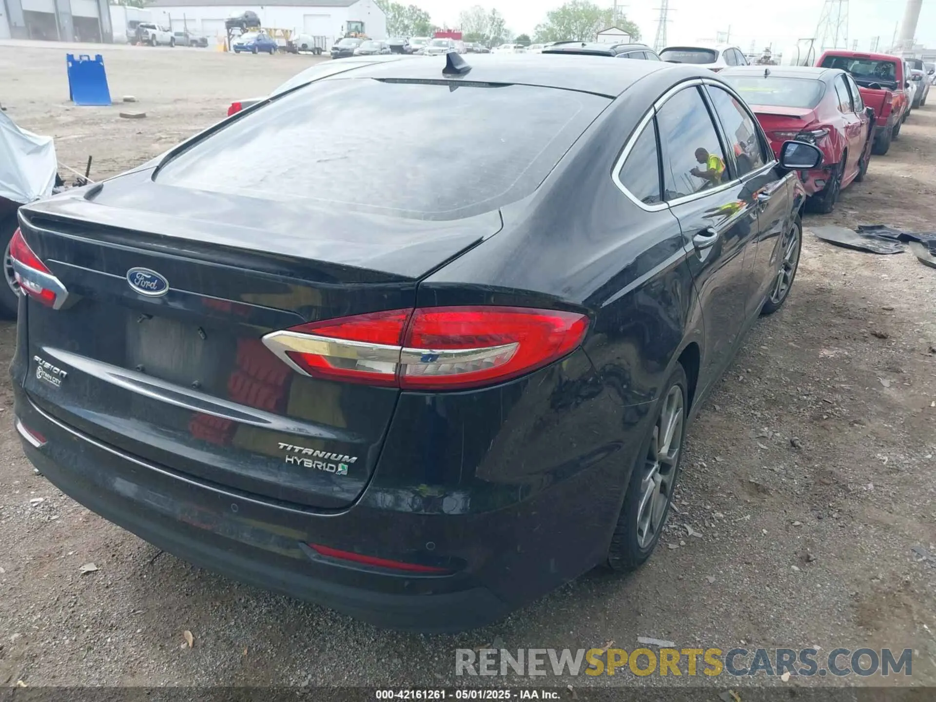 4 Photograph of a damaged car 3FA6P0RU0KR217200 FORD FUSION HYBRID 2019
