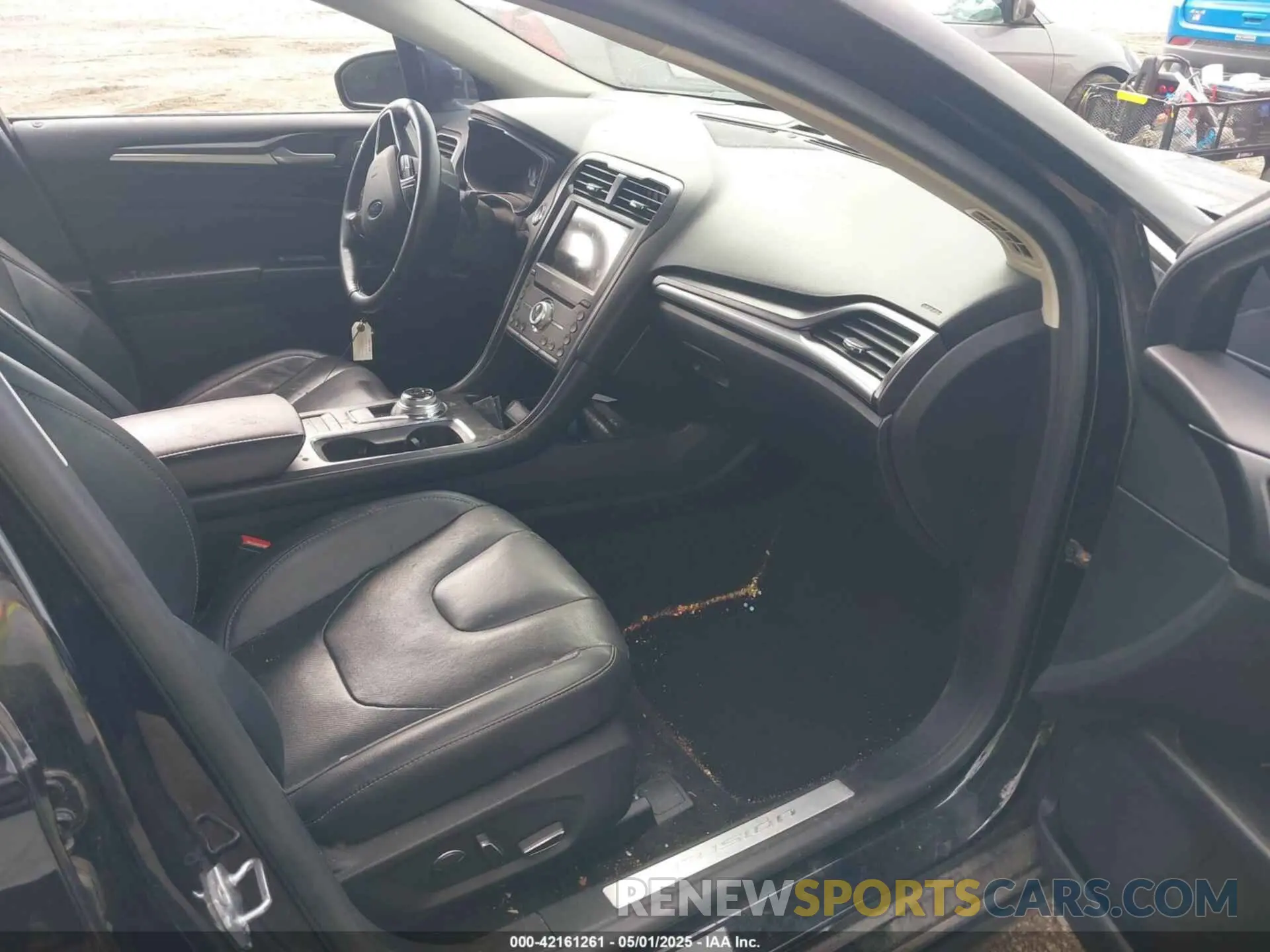 5 Photograph of a damaged car 3FA6P0RU0KR217200 FORD FUSION HYBRID 2019