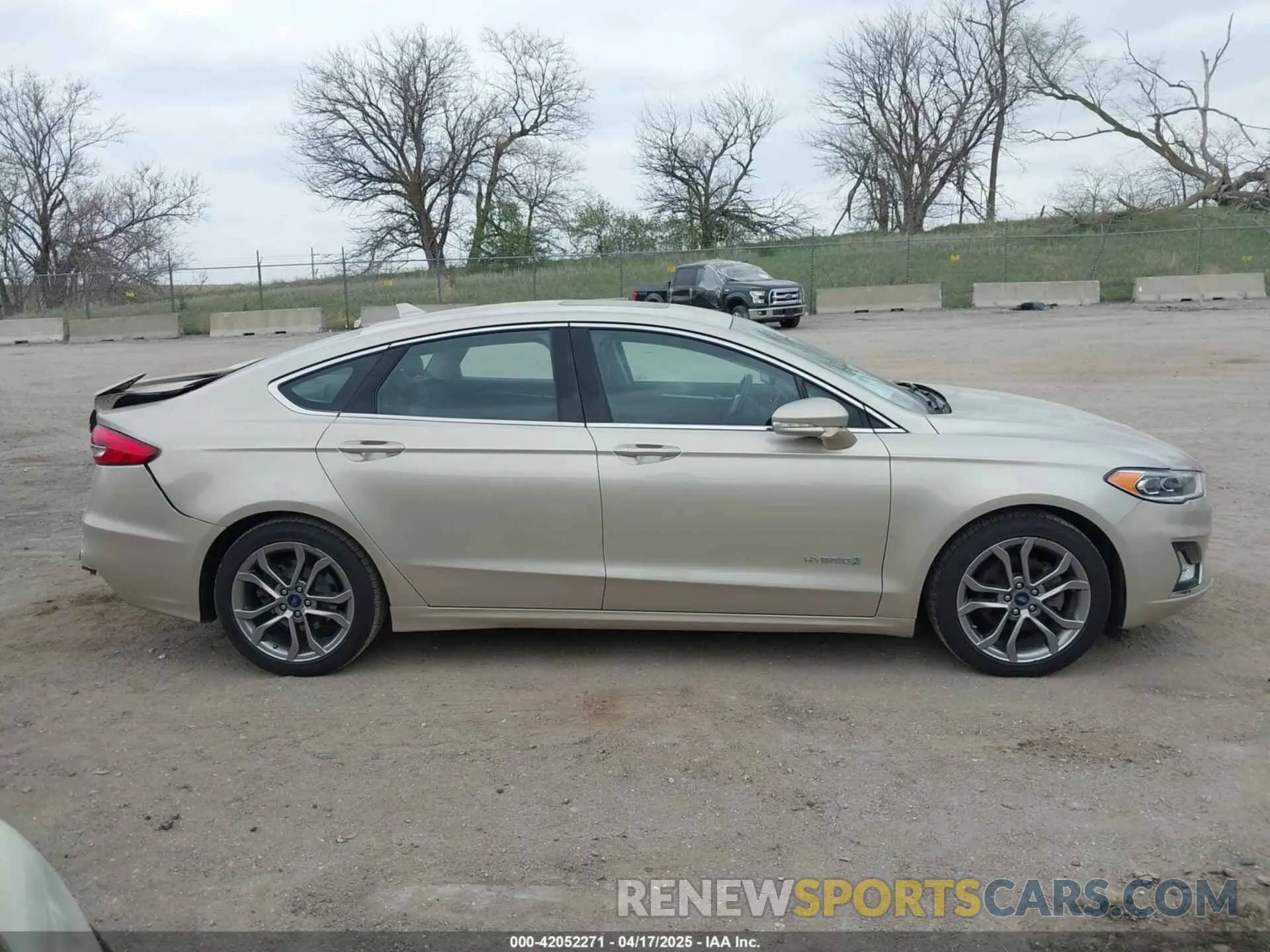 14 Photograph of a damaged car 3FA6P0RU1KR235561 FORD FUSION HYBRID 2019