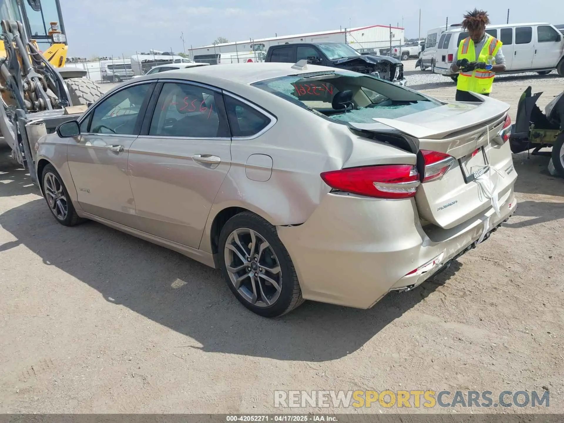 3 Photograph of a damaged car 3FA6P0RU1KR235561 FORD FUSION HYBRID 2019