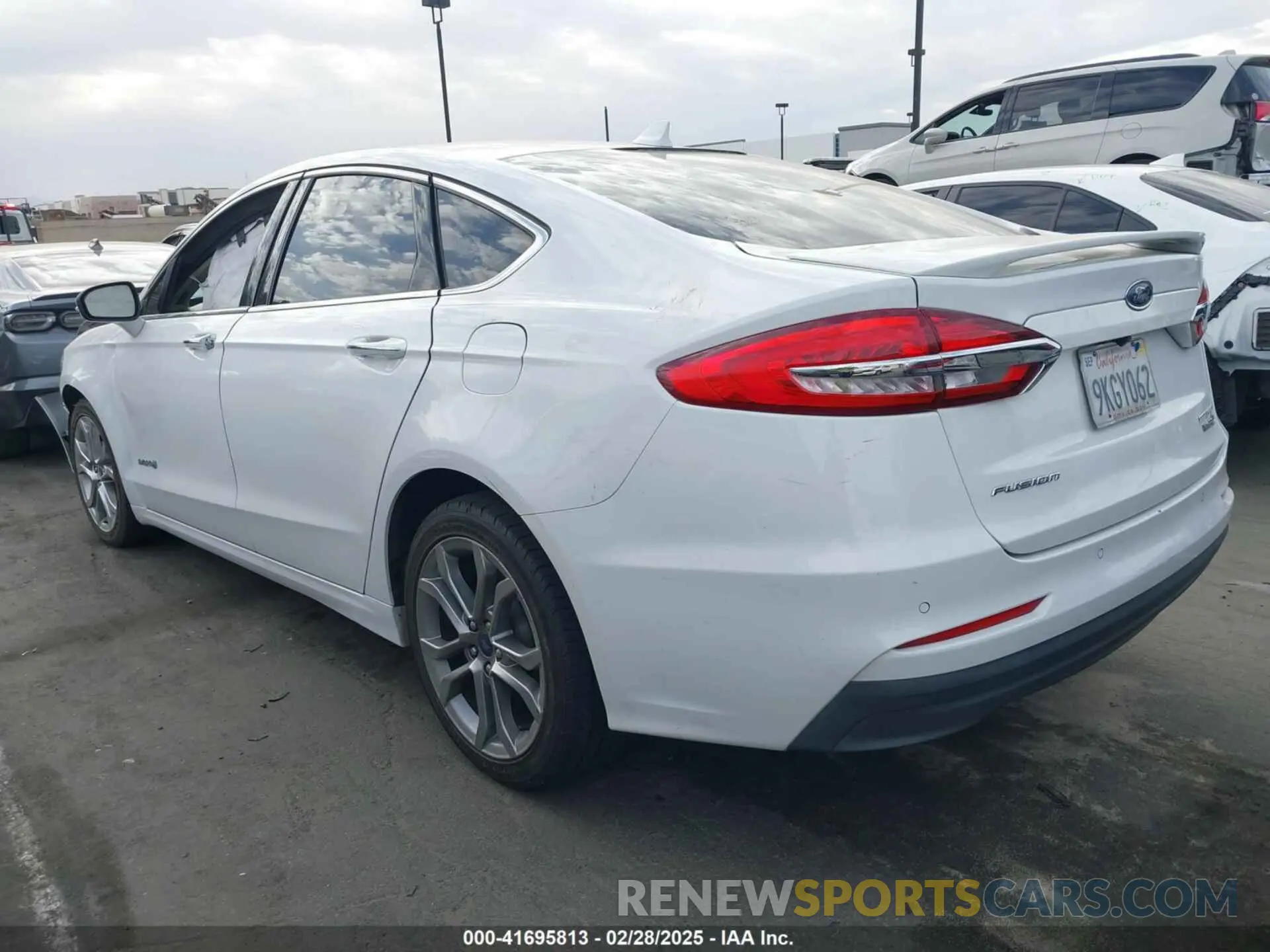 3 Photograph of a damaged car 3FA6P0RU2KR104817 FORD FUSION HYBRID 2019