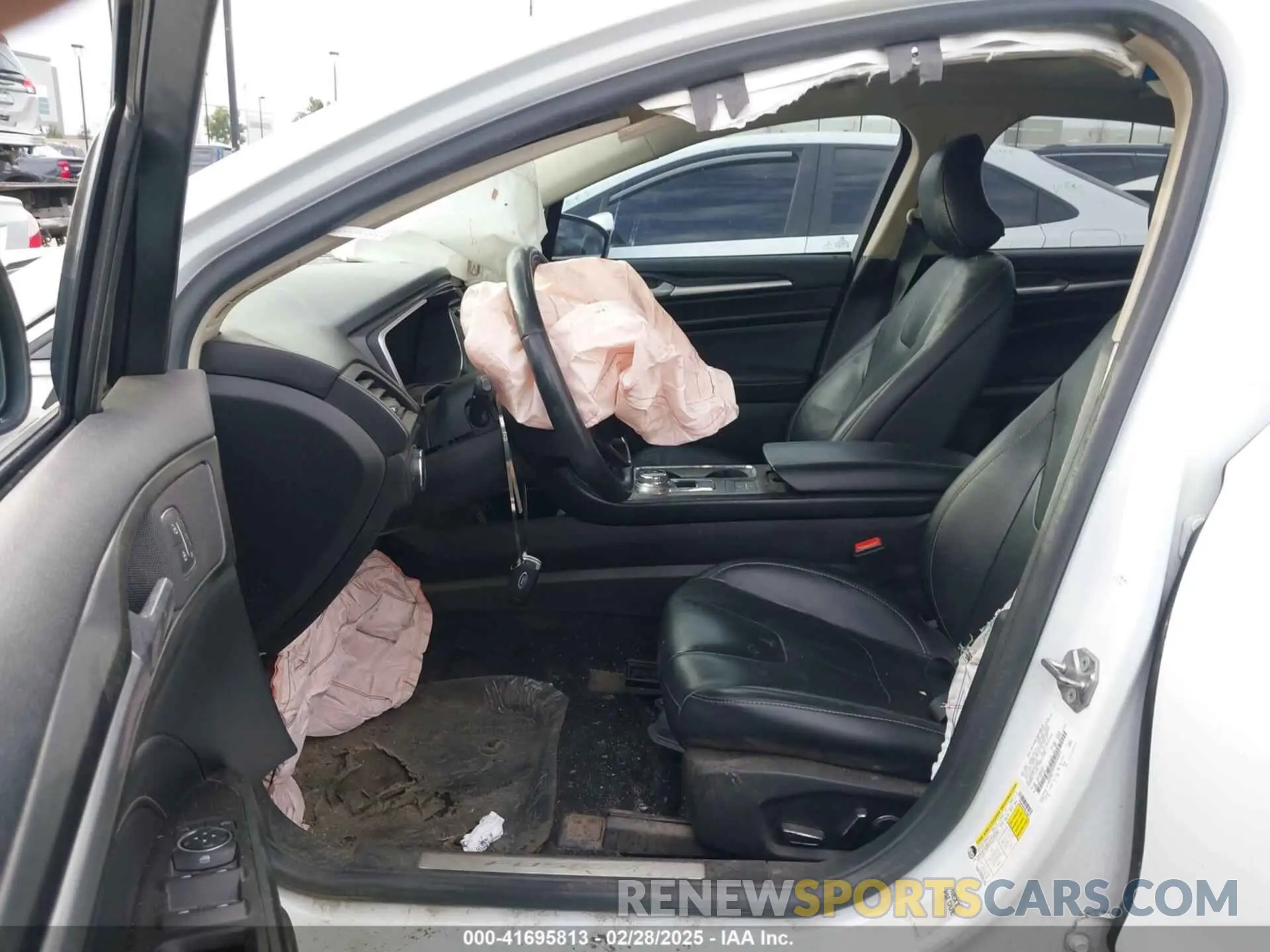 5 Photograph of a damaged car 3FA6P0RU2KR104817 FORD FUSION HYBRID 2019