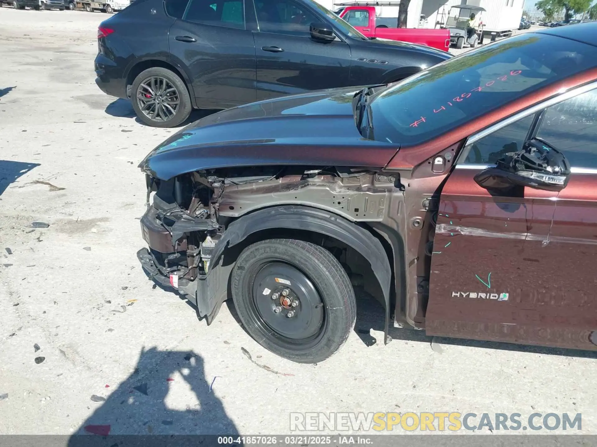 18 Photograph of a damaged car 3FA6P0RU2KR123786 FORD FUSION HYBRID 2019