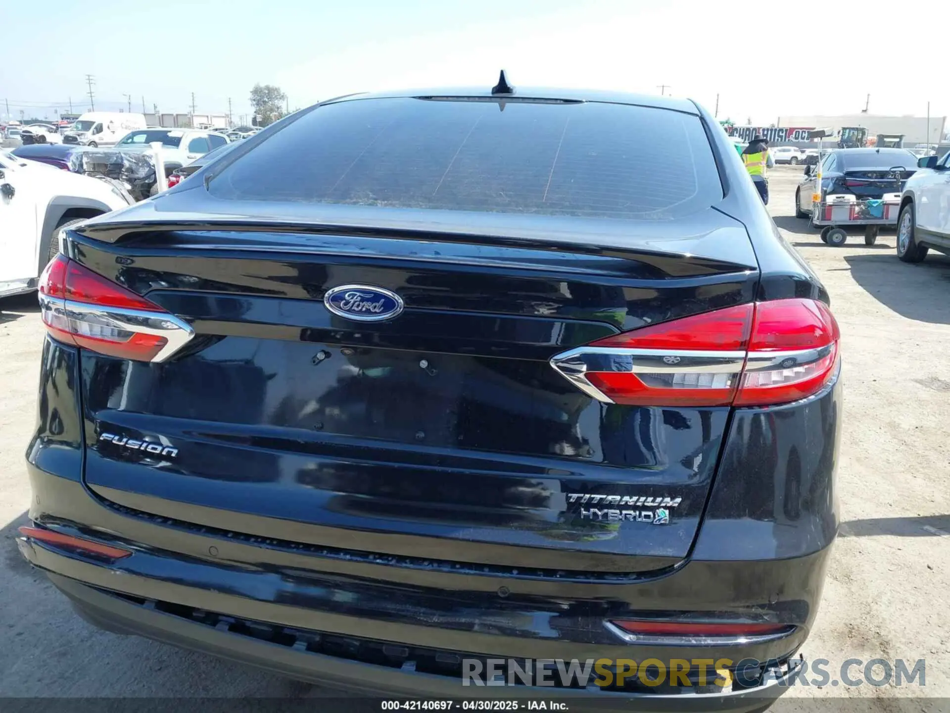 17 Photograph of a damaged car 3FA6P0RU2KR168078 FORD FUSION HYBRID 2019
