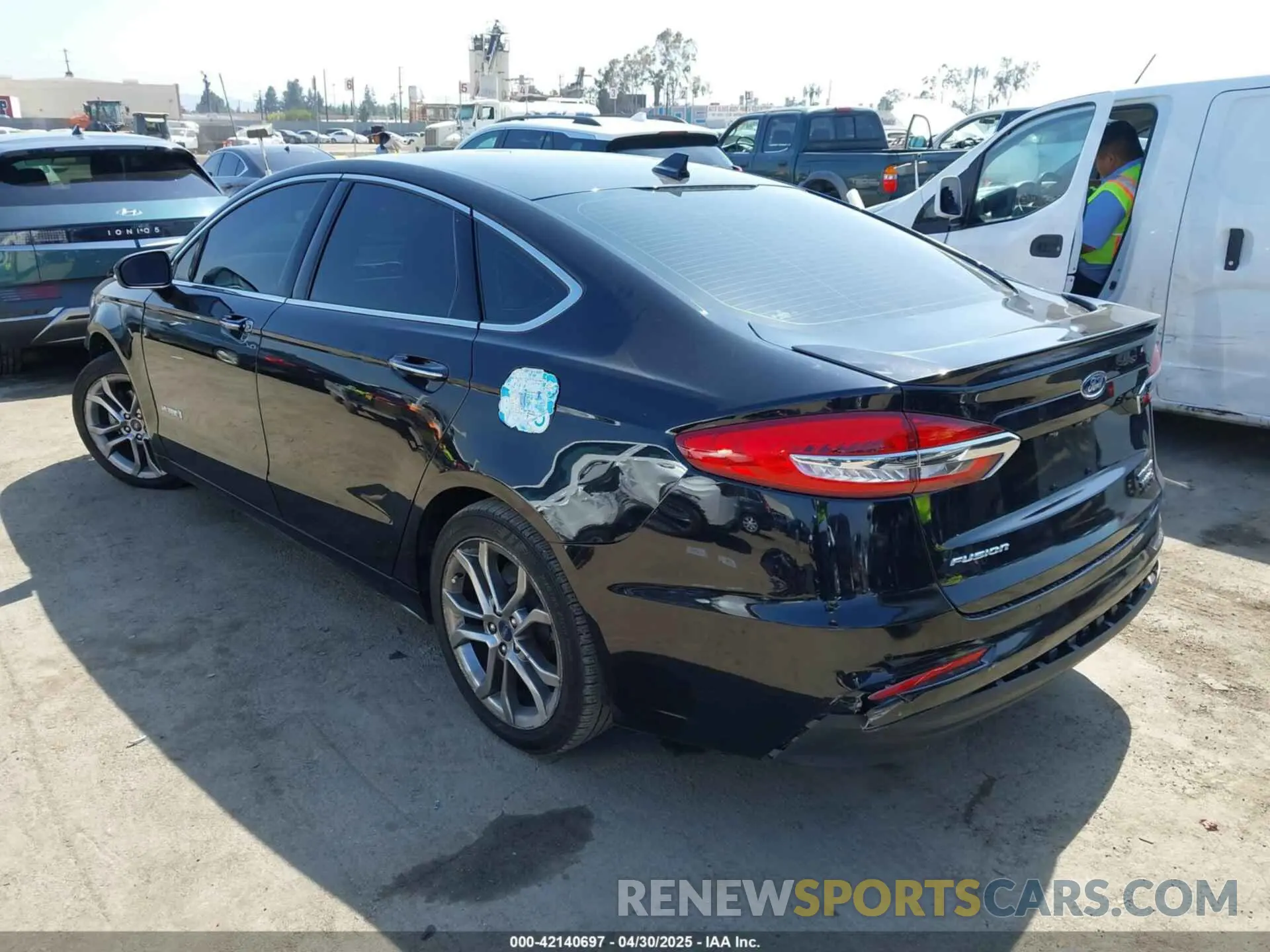 3 Photograph of a damaged car 3FA6P0RU2KR168078 FORD FUSION HYBRID 2019