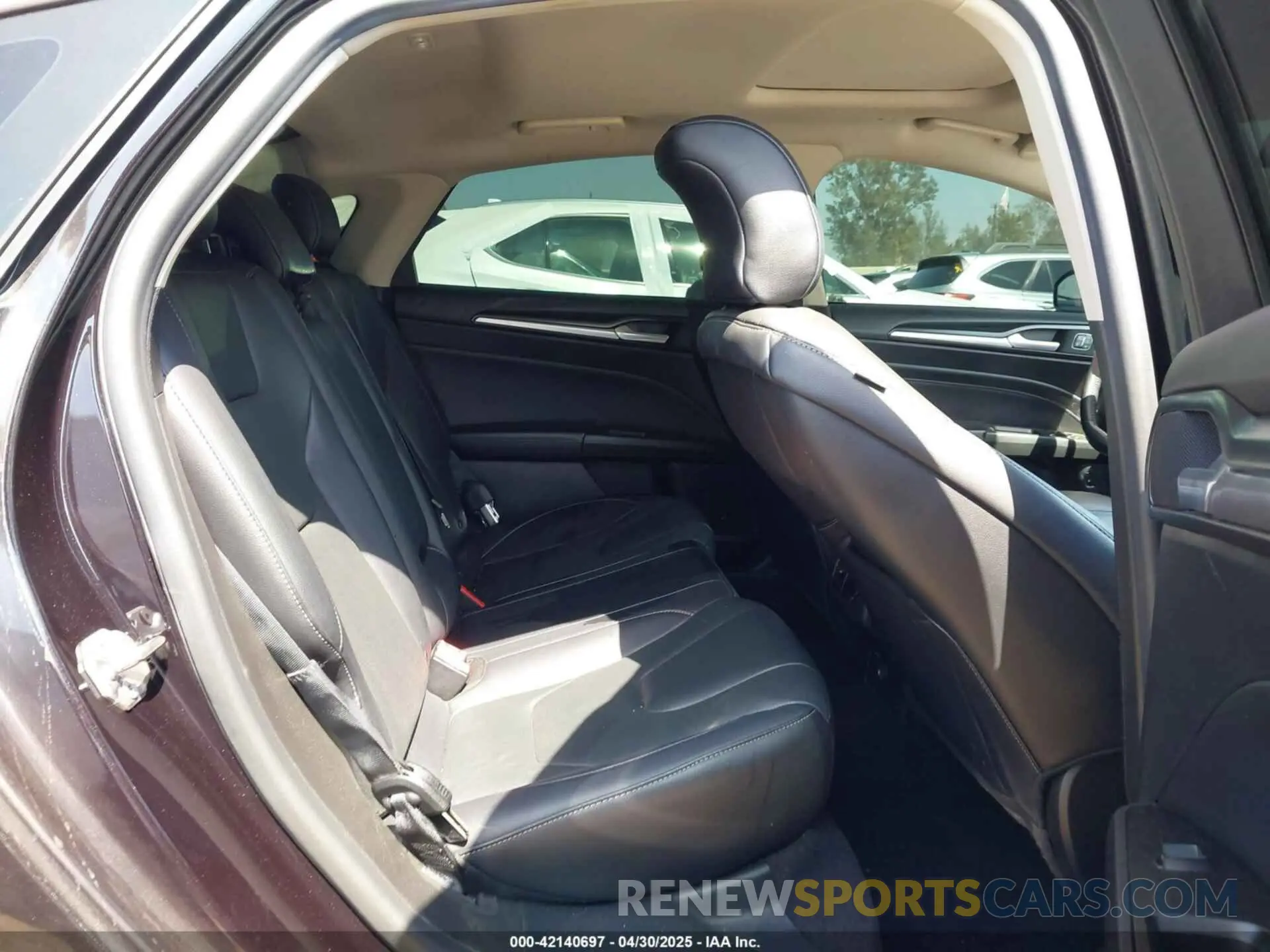 8 Photograph of a damaged car 3FA6P0RU2KR168078 FORD FUSION HYBRID 2019