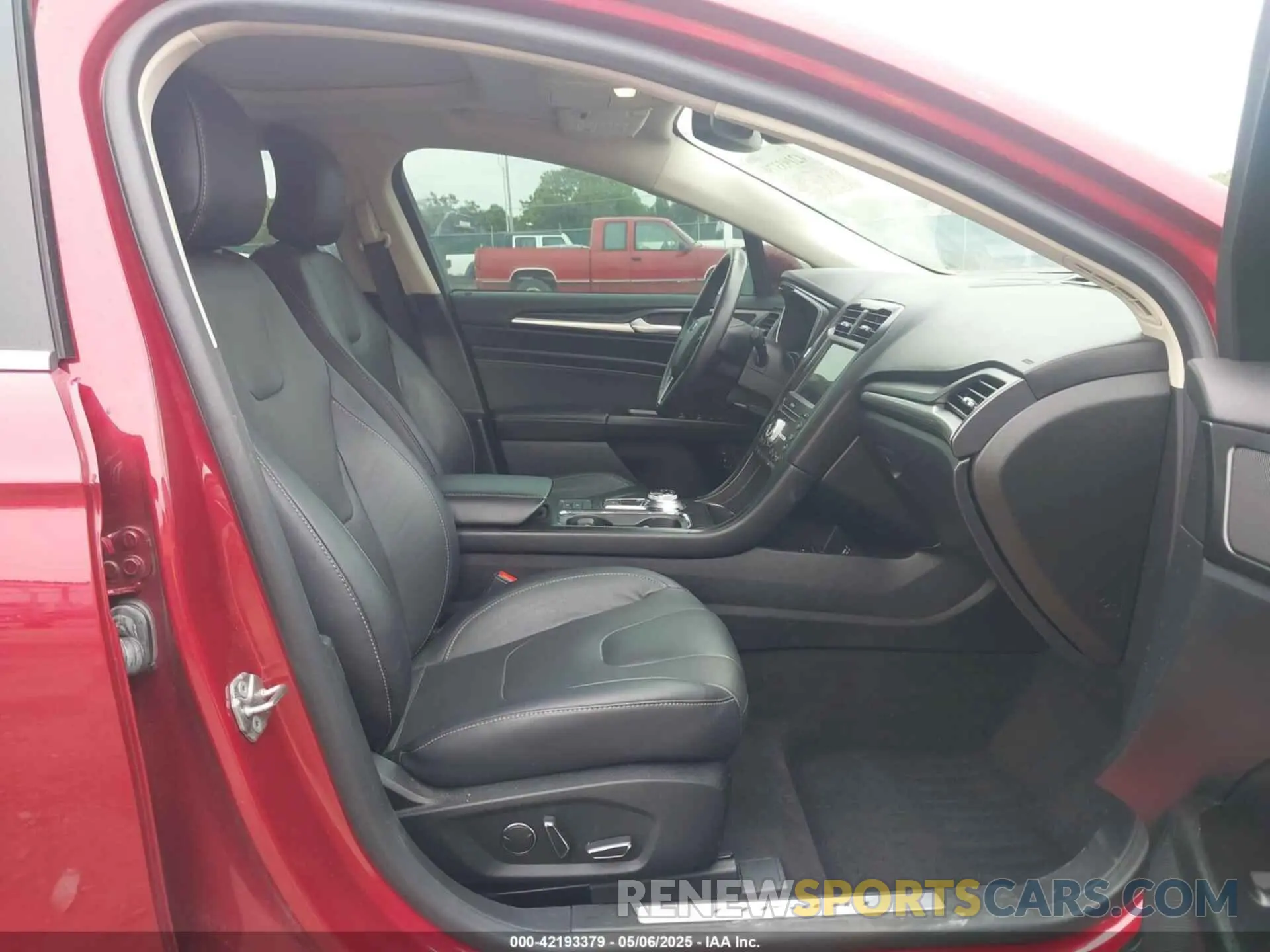 5 Photograph of a damaged car 3FA6P0RU2KR190369 FORD FUSION HYBRID 2019