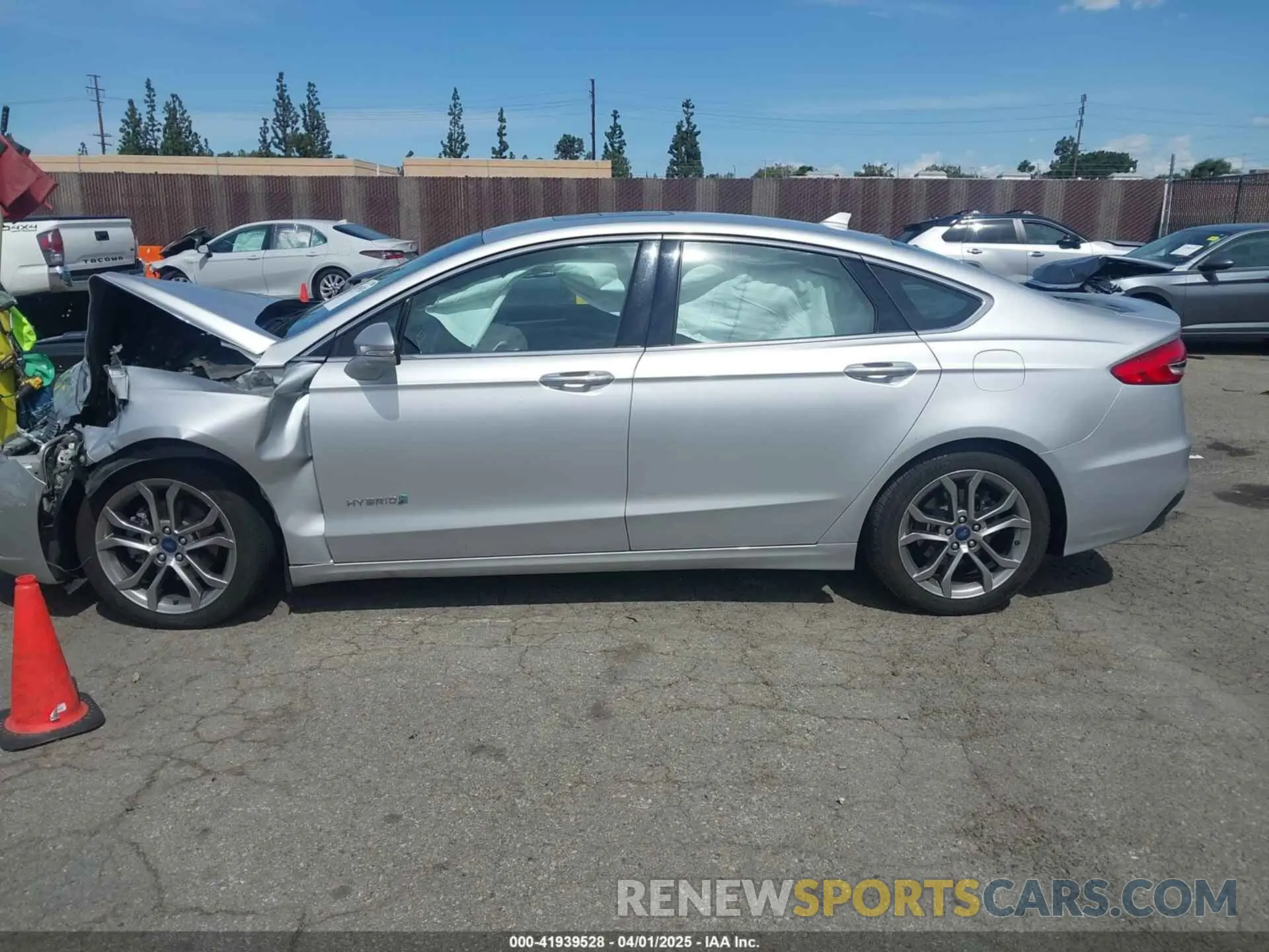 14 Photograph of a damaged car 3FA6P0RU3KR180868 FORD FUSION HYBRID 2019