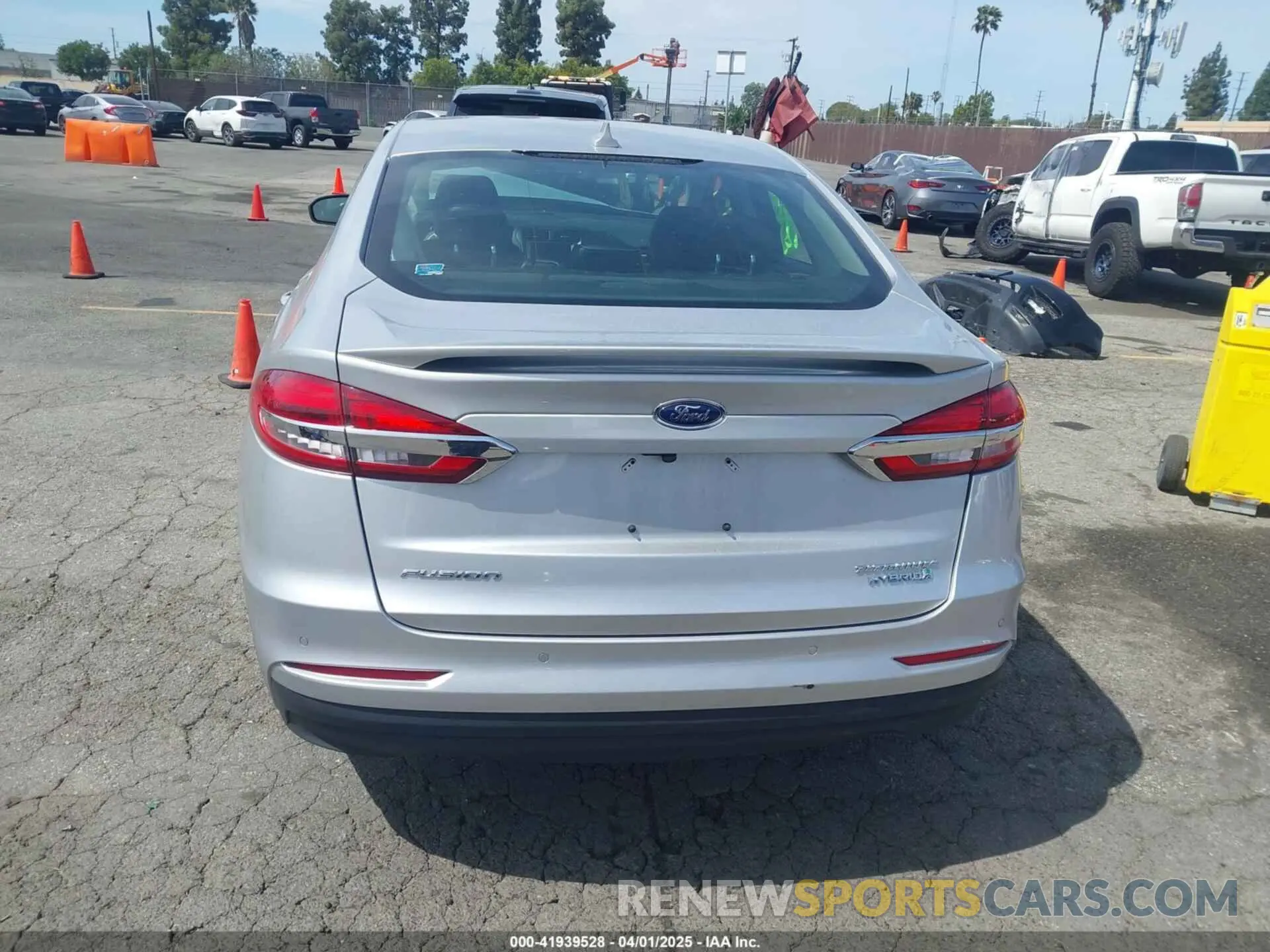 16 Photograph of a damaged car 3FA6P0RU3KR180868 FORD FUSION HYBRID 2019