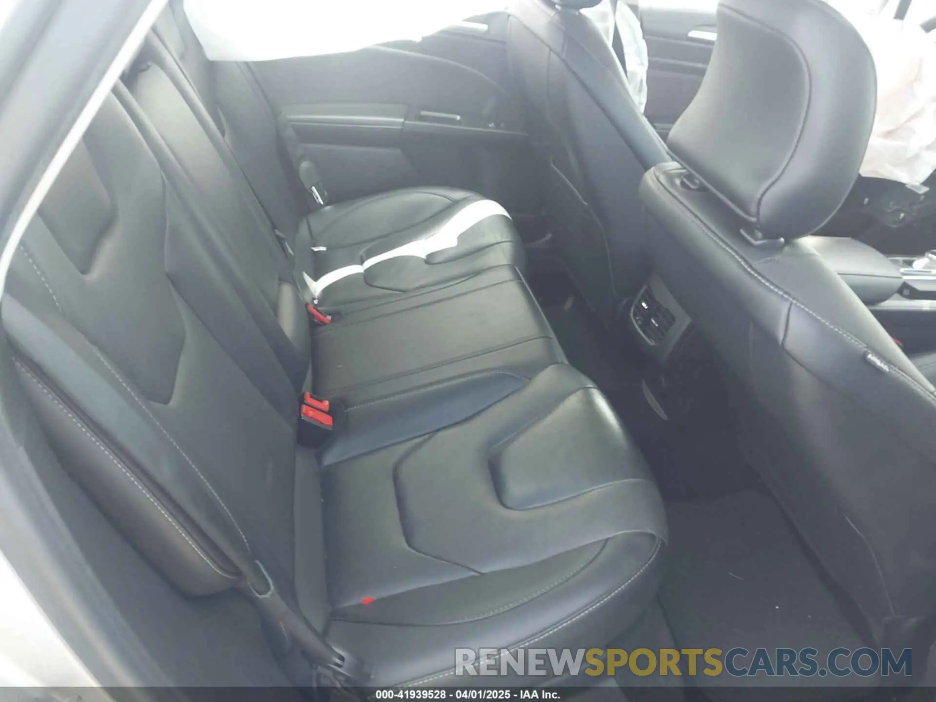 8 Photograph of a damaged car 3FA6P0RU3KR180868 FORD FUSION HYBRID 2019